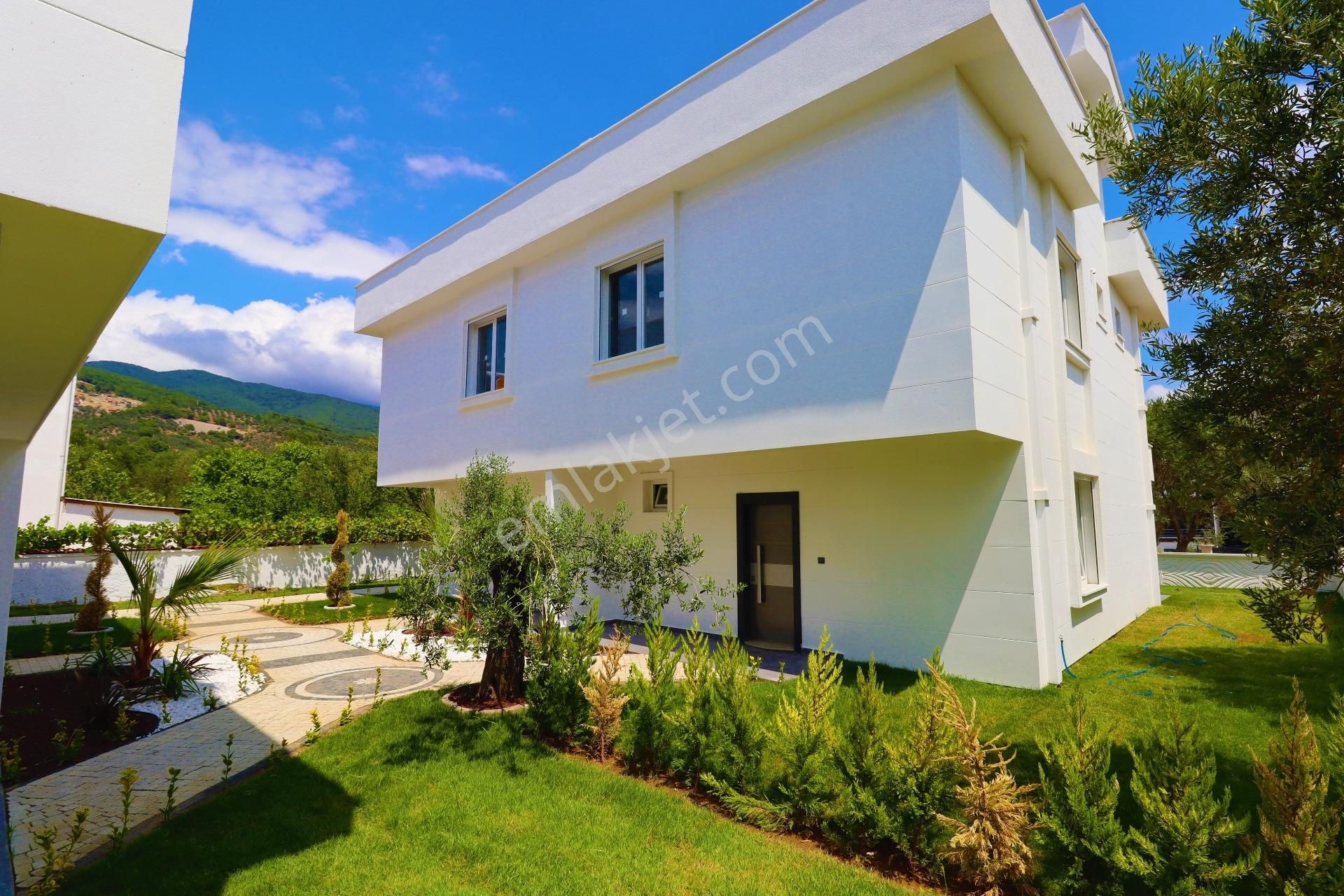 Edremit Güre'de Satılık Satılık 5+1 Sıfır Villa