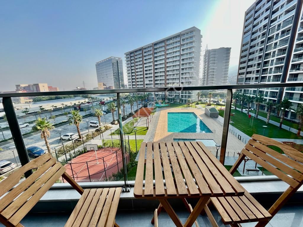Manisa Meydan Sitesi Eşyalı Havuz Cepheli Kiralık 1+1 Daire