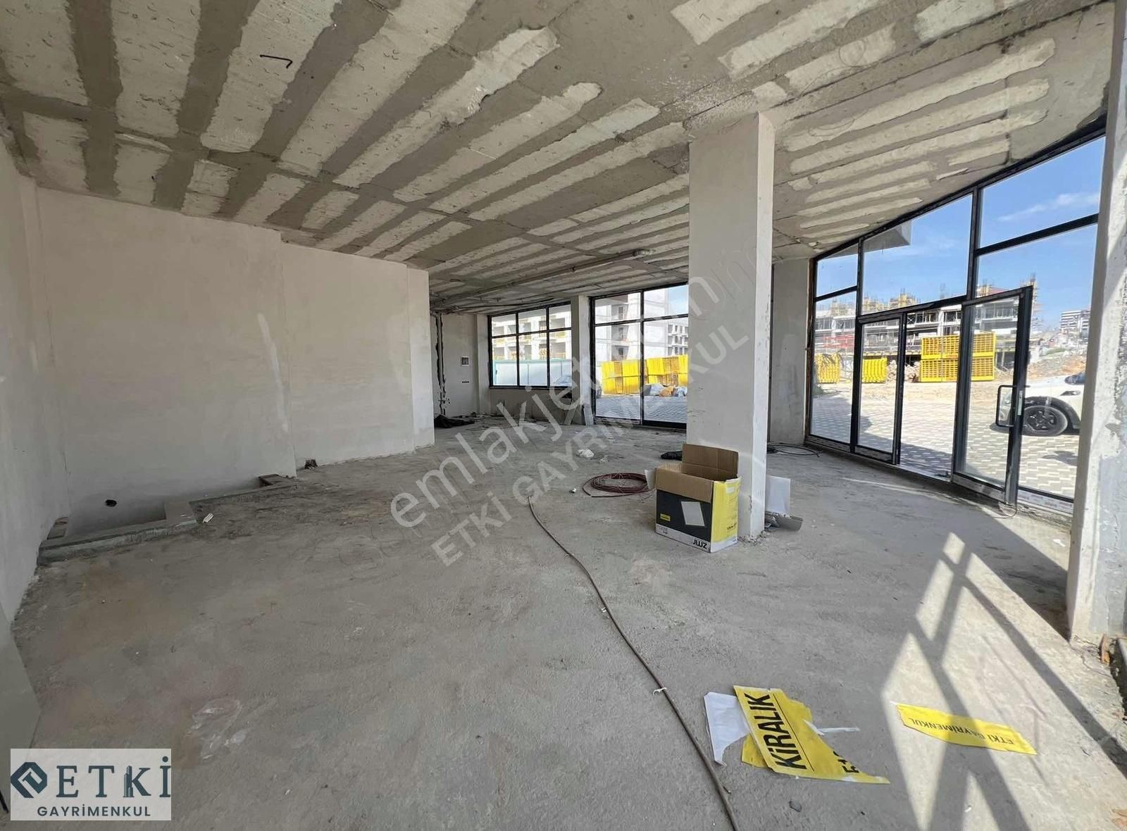 Kayapa Örencik Caddesinde Kiralık 250 M² Dükkan