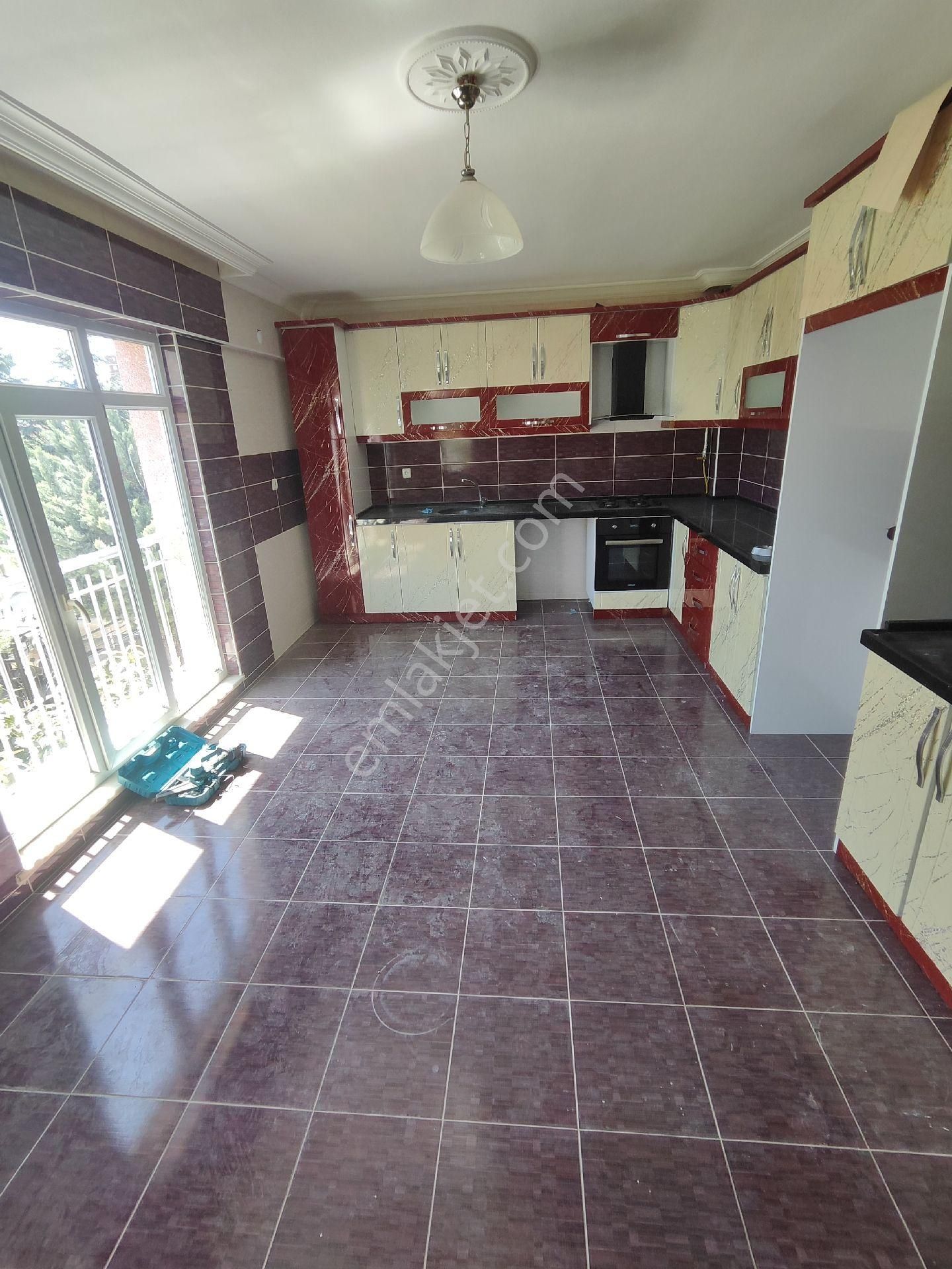 Polatlı Şehitlik Migros Yakınında 4+1/170mk. Orta Kat Kiralık Daire