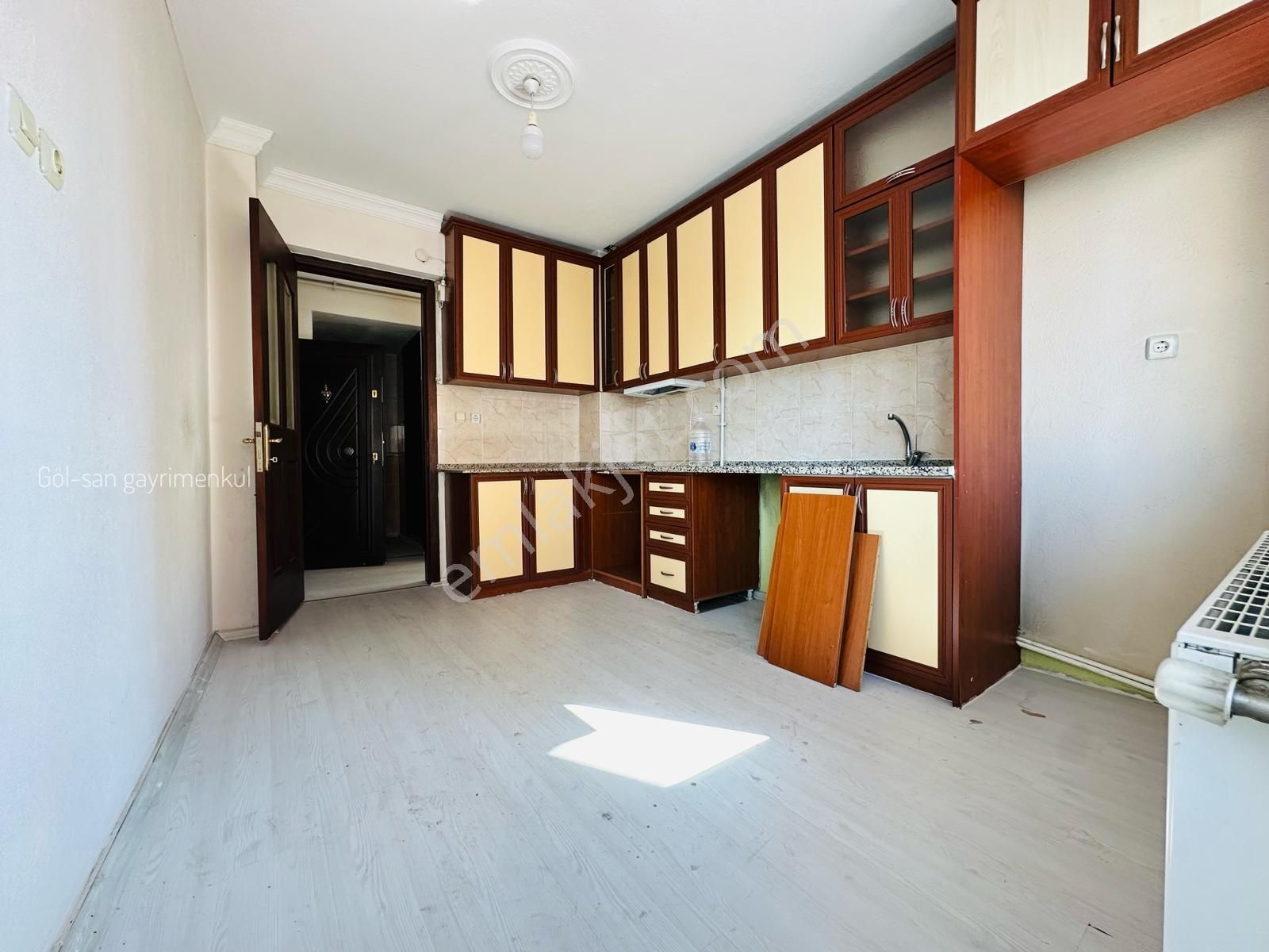 🏡 Göl-san Gayrimenkul’den 🏡 Yeni Mah. 3+1 145 M2 Doğalgazlı Arakat Kiralık Daire