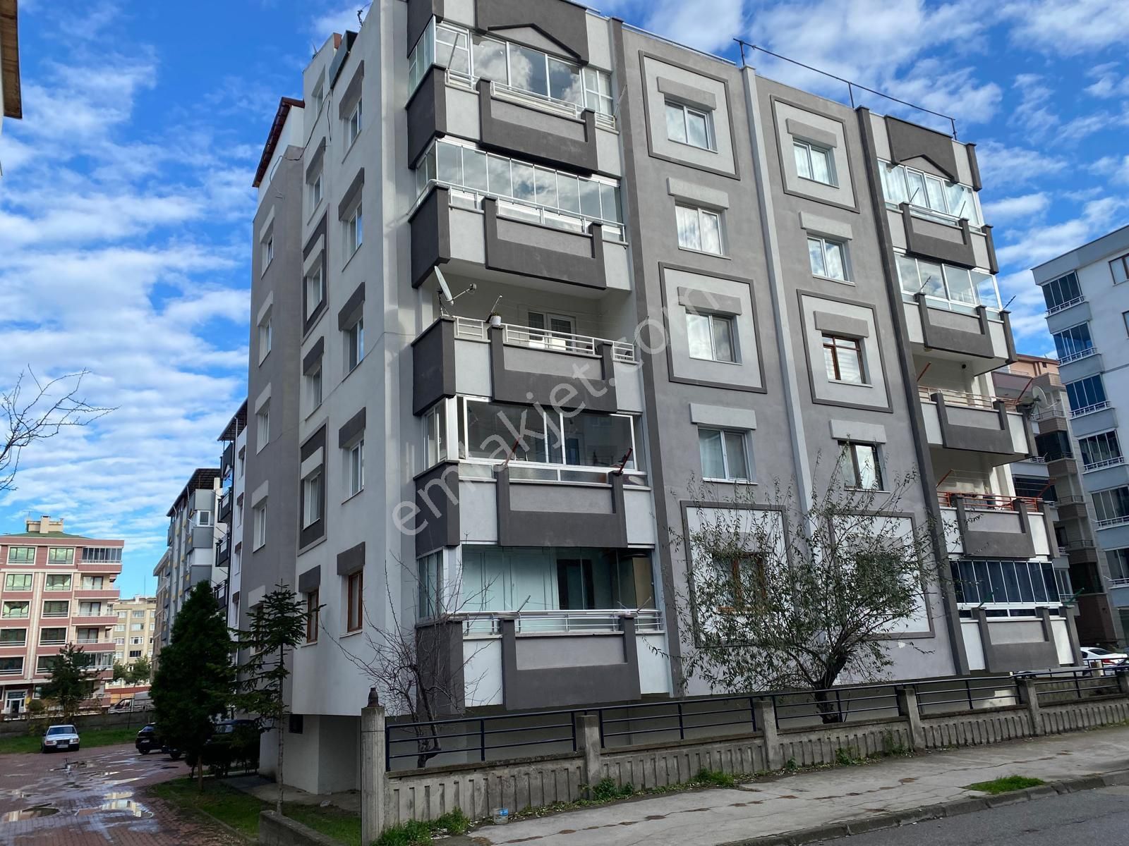 Atakum Yenimahalle'de Raylı Sistem İle Sahil Arasında Kiralık 3+1 Daire