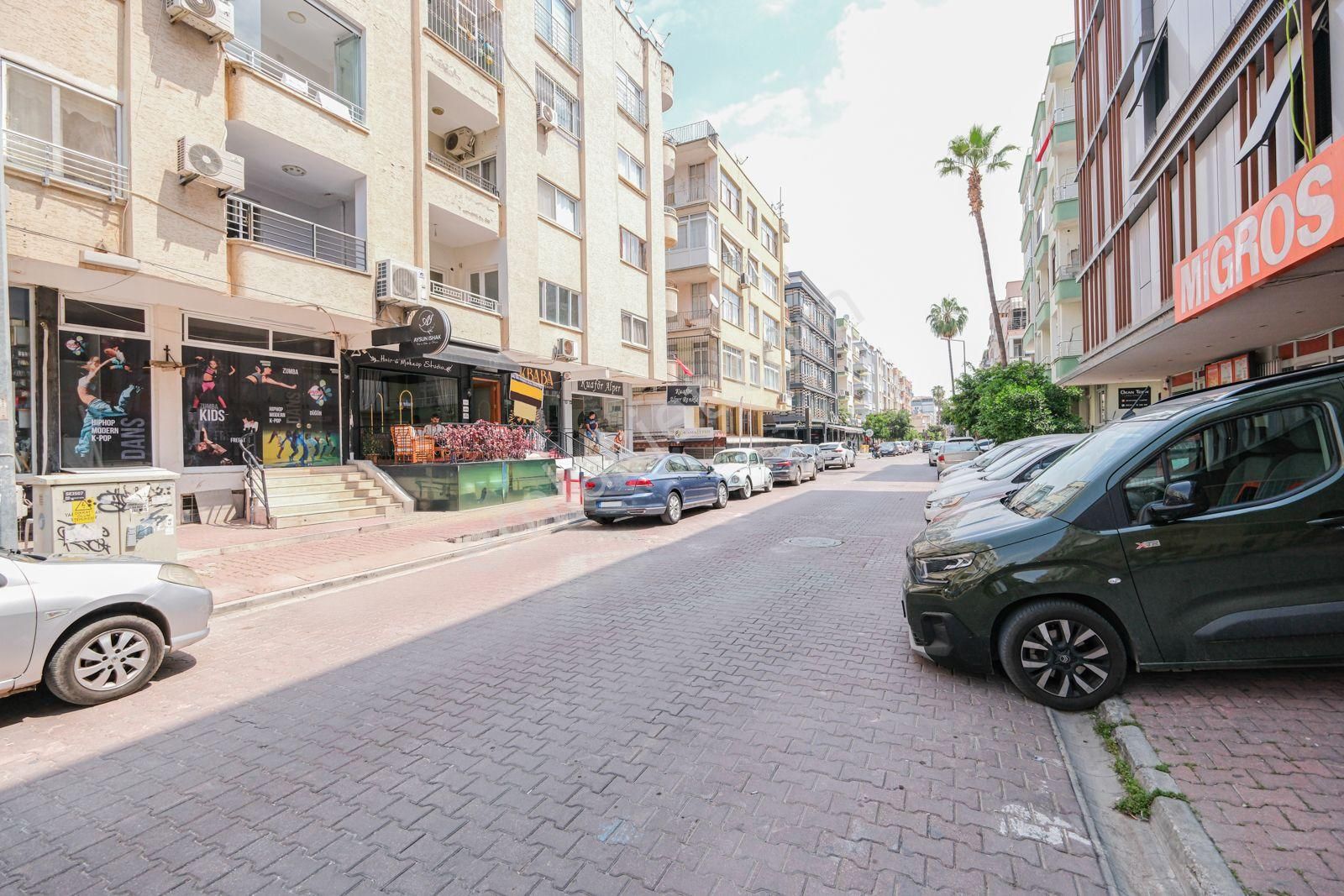 W Property Pozcu'da Merkezi Konumda Kiralık 160 M² Dükkan