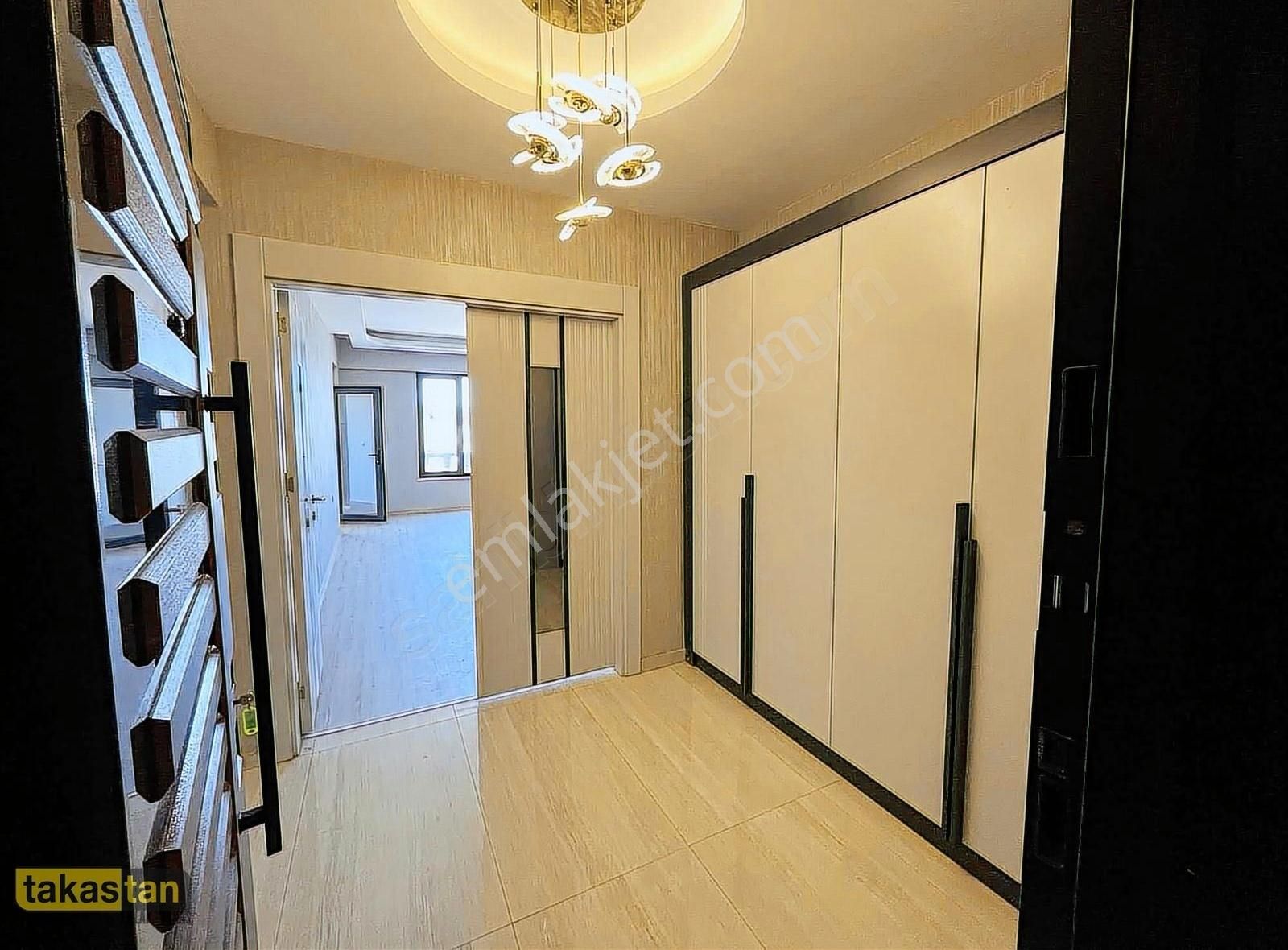 Beylerbeyi Cadde Üzerinde, Ultra Lüks 3+1 Sıfır Daire