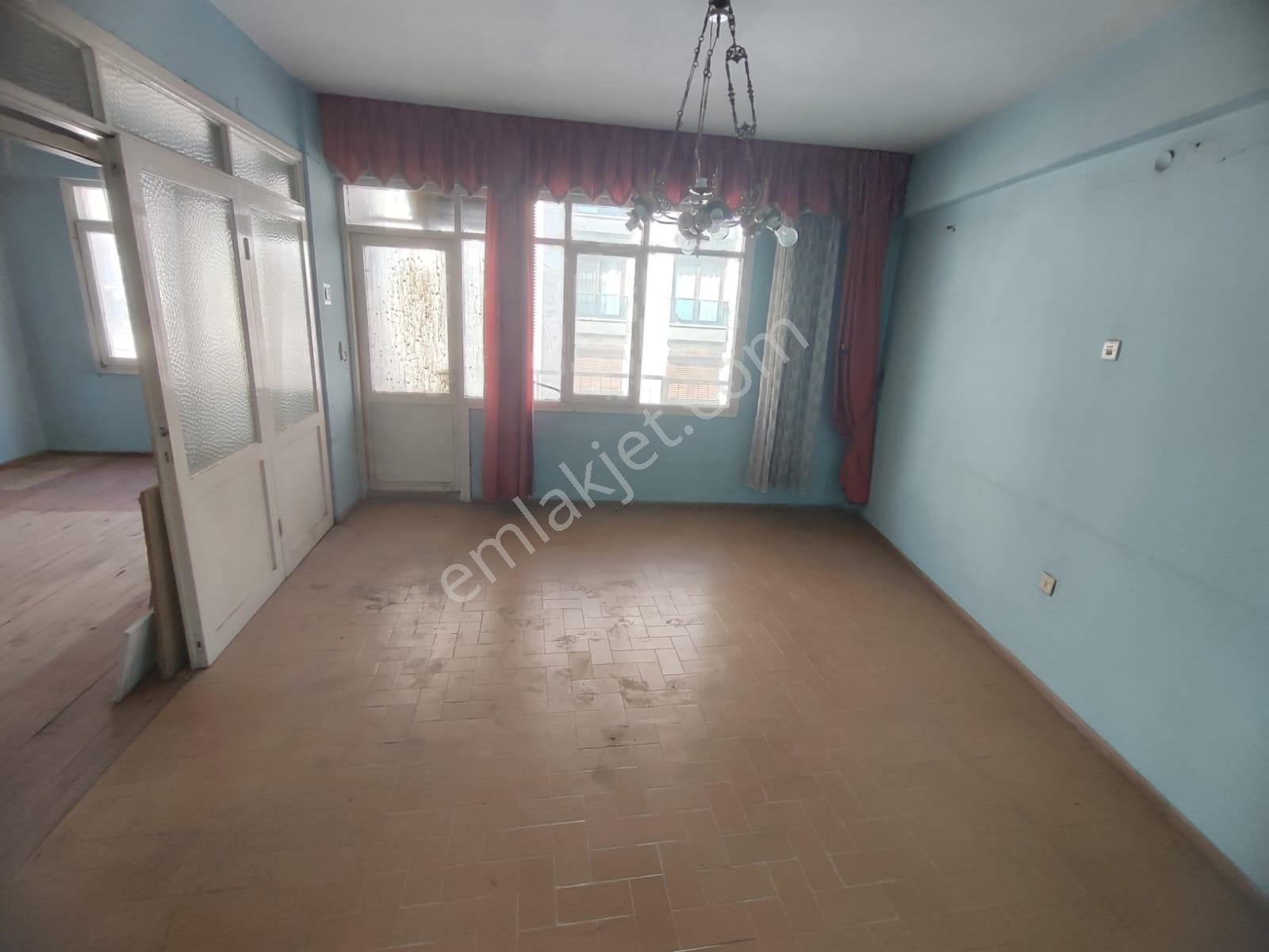 Yıldız Caddesi Üzerinde 3+1 Ön Cephe Yatırımlık Satılık Daire