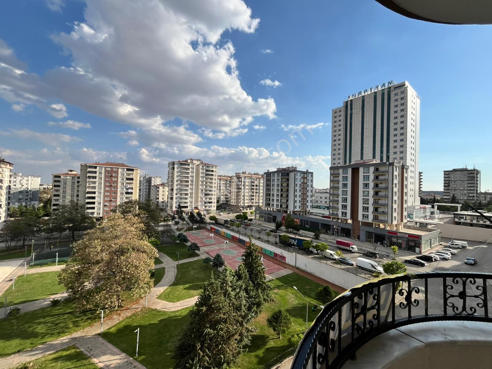 Doğan Emlak'tan Park Manzaralı Ara Kat Geniş Oturumlu 3+1 Daire