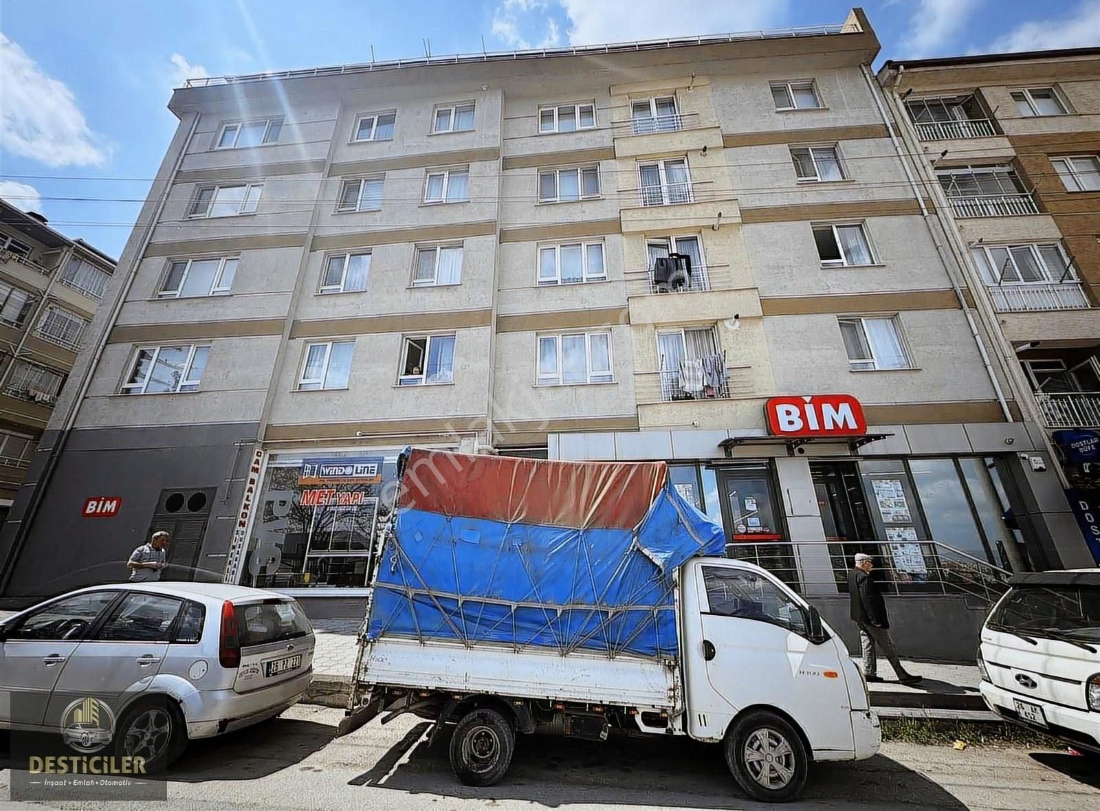 Ad-desticiler Erenköy Yıldırım Cd Üzeri 2+1 132 M2 Daire Teraslı