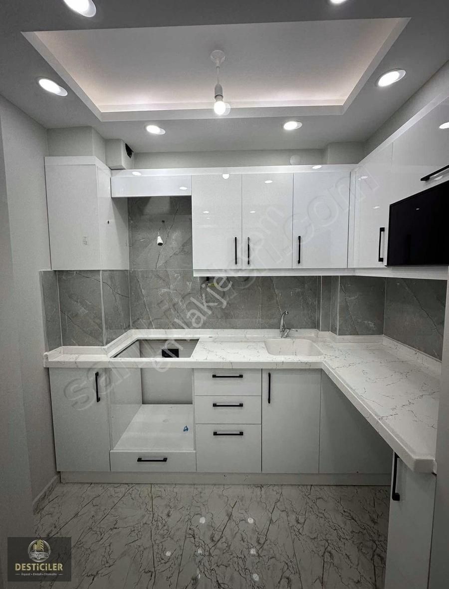Ad-desticiler 71 Evler Mahallesi Geniş 1+1 Satılık Daire