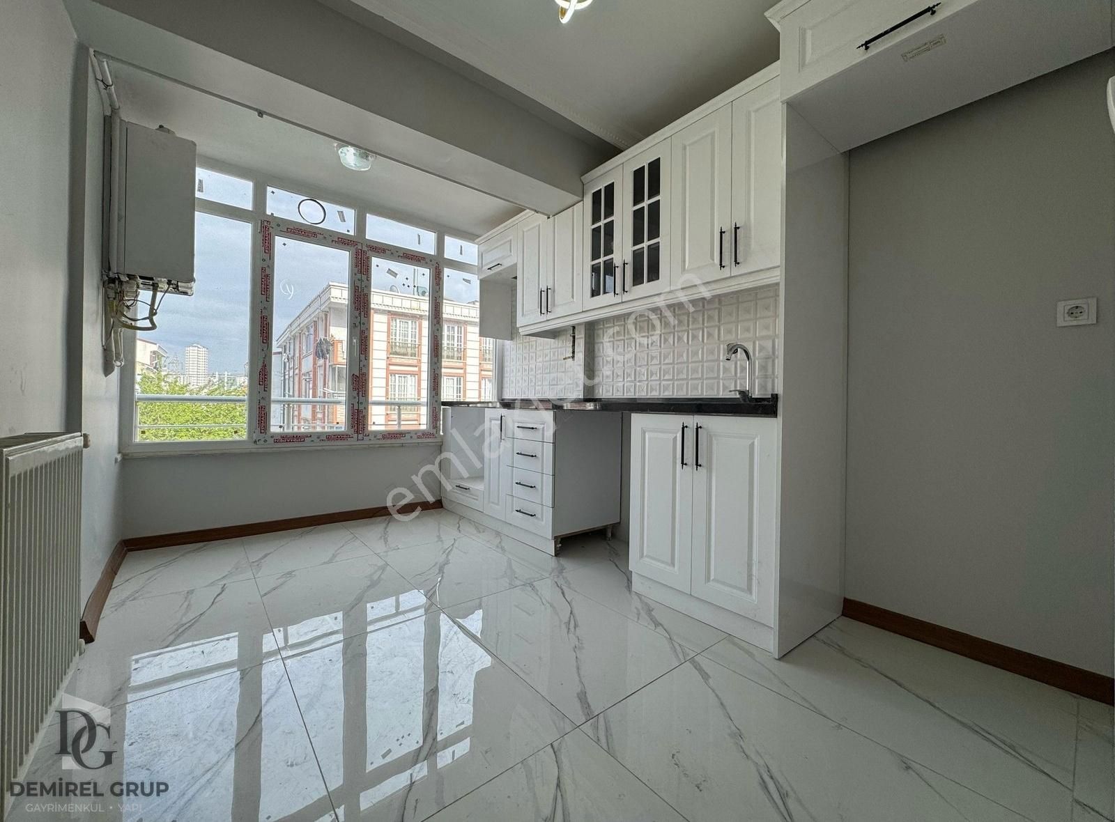 Metrobüse Yürüme Mesafesinde Cadde Üzeri Geniş 4+2 Dubleks Daire