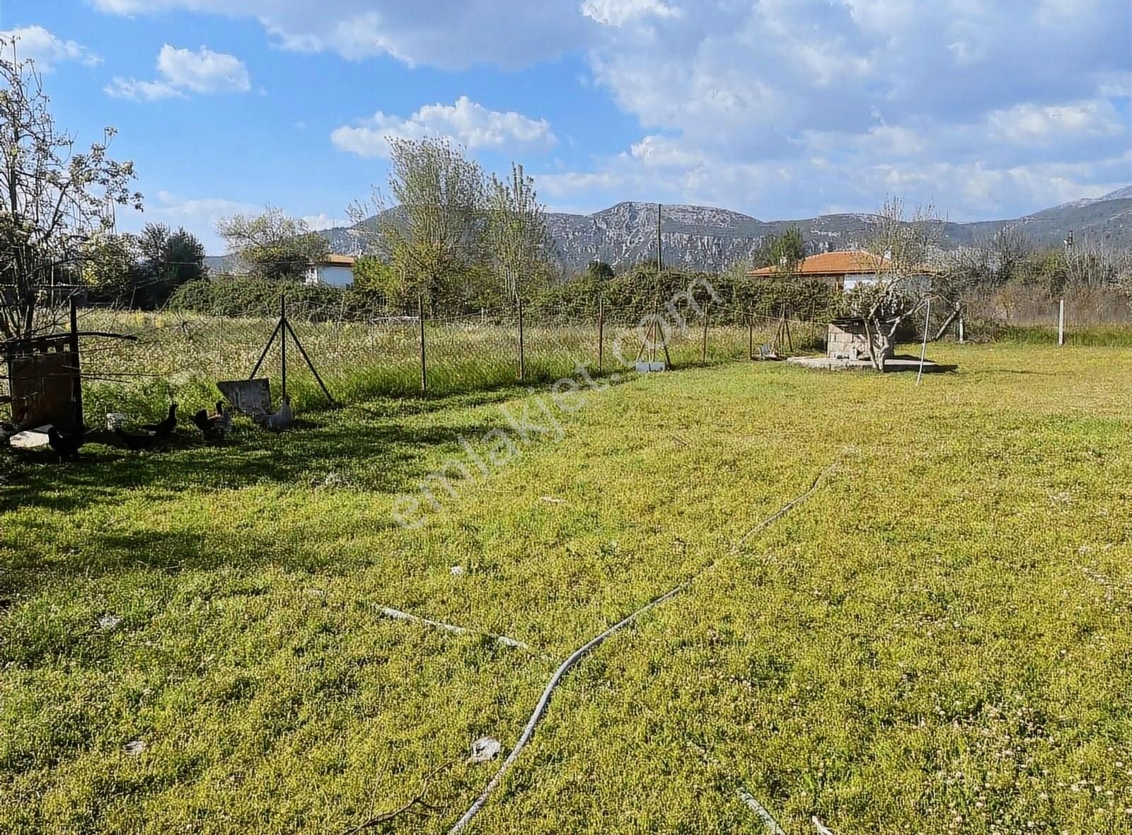 Muğla,menteşe,karabağlar Mah.de İçinde Eski Evi Olan 1.500 M2.
