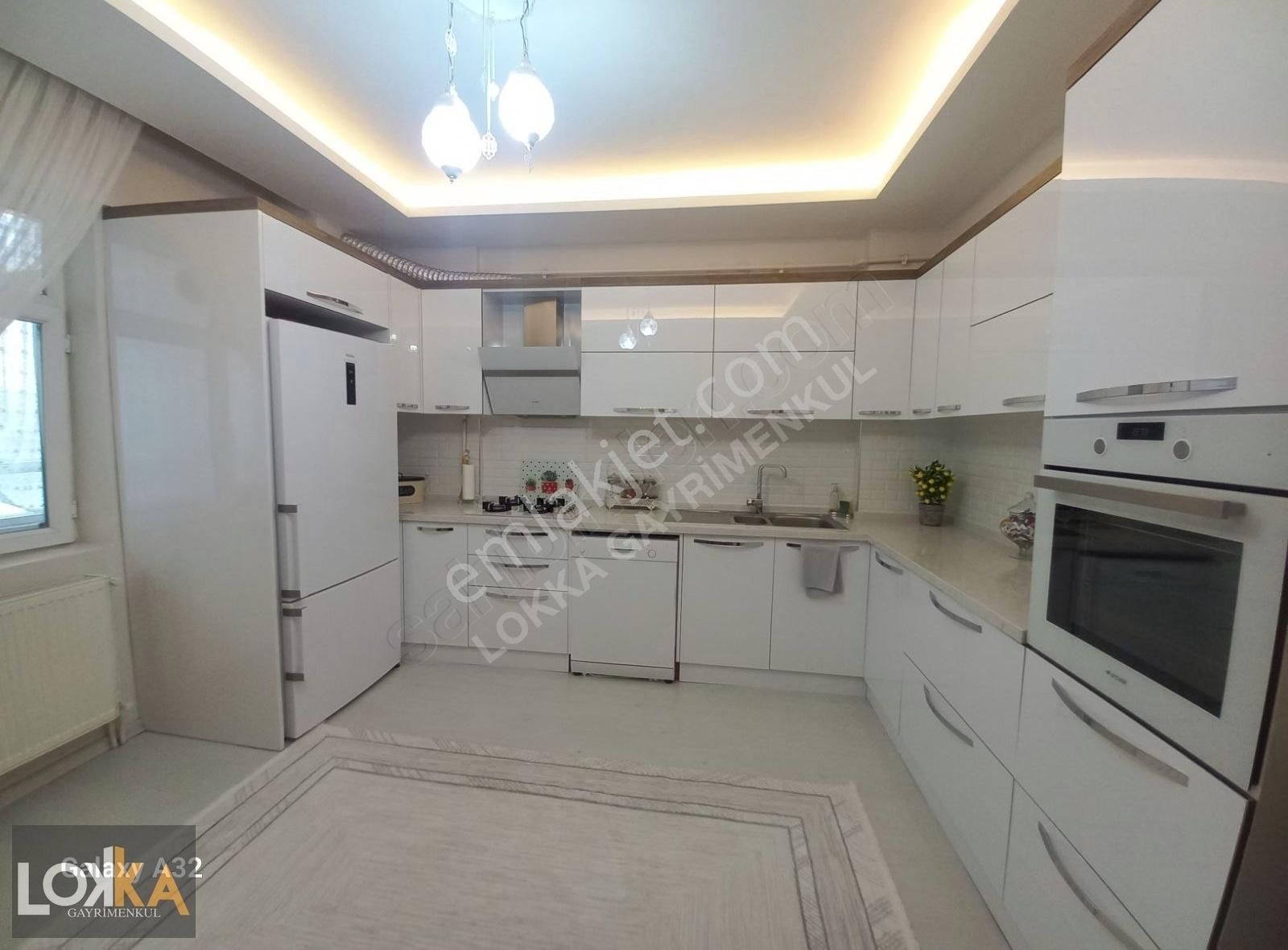 Lokka G.m'den Şehir Merkezinde 3+1 180 M2 Full Yapılı Daire