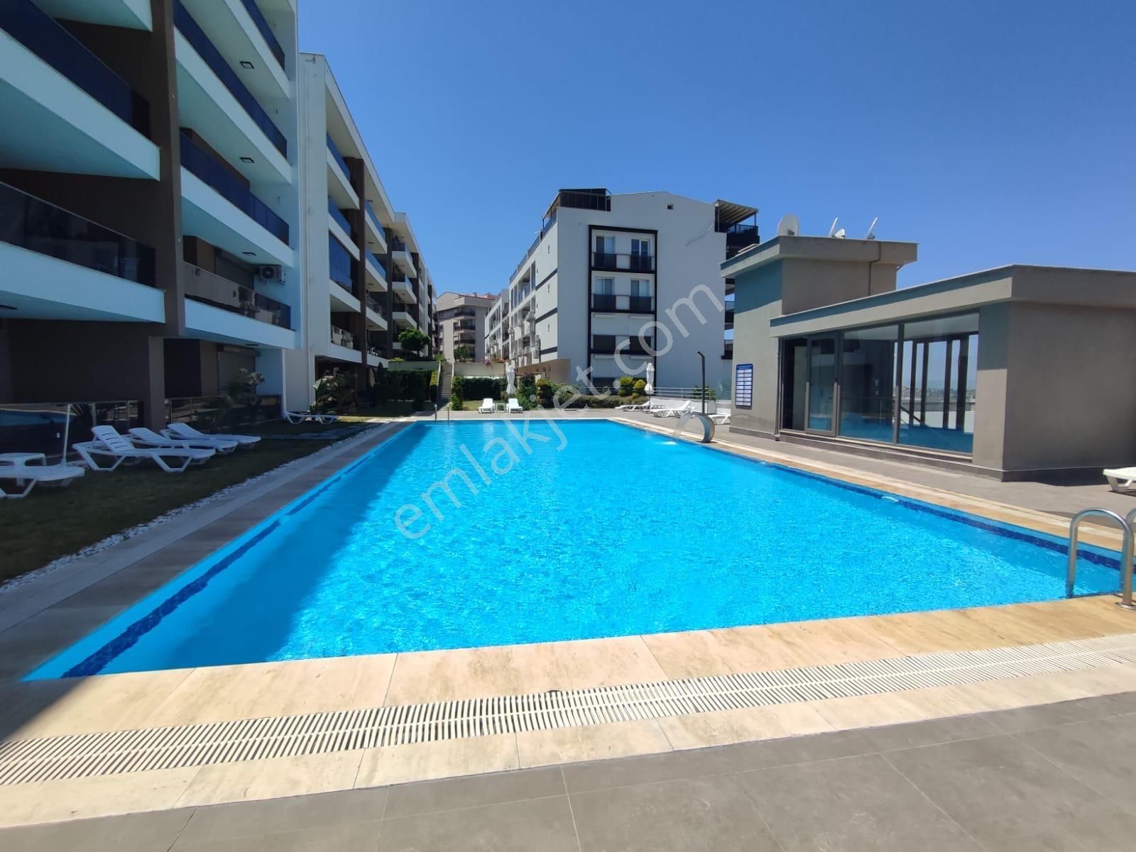 Kuşadası Merkezde Satılık 3+1 Rezidans Daire