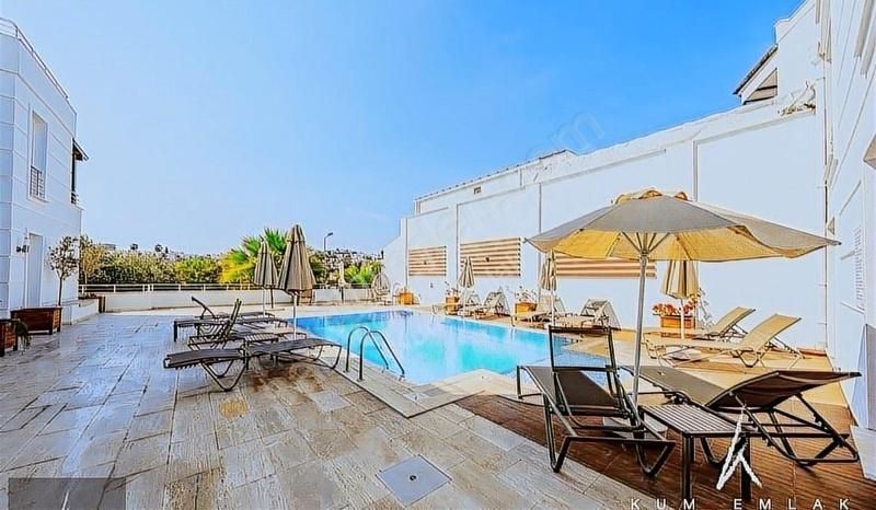 Eskiçeşme'de Havuzlu Butik Sitede 1+1 Modern Kiralık Daire