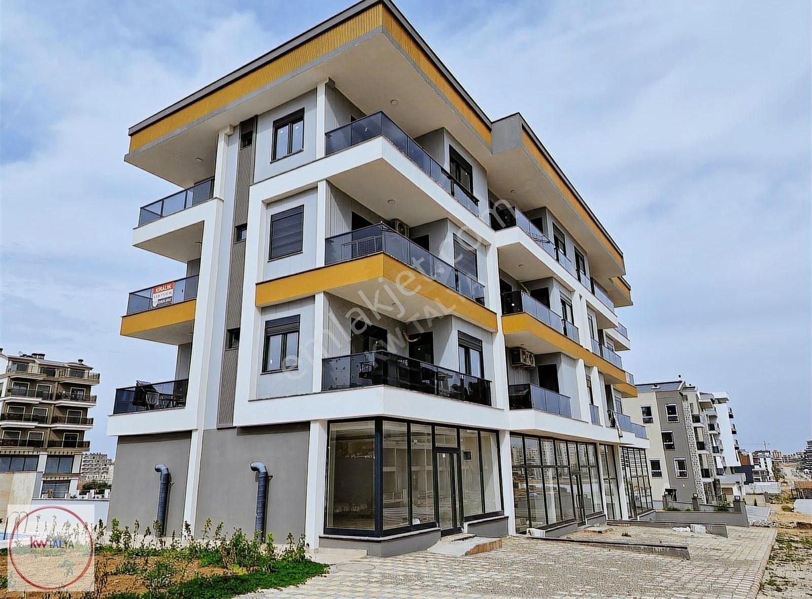 Aksu Altıntaş'ta Satılık 1+1 Lüks Daire, Anayola 2. Parselde