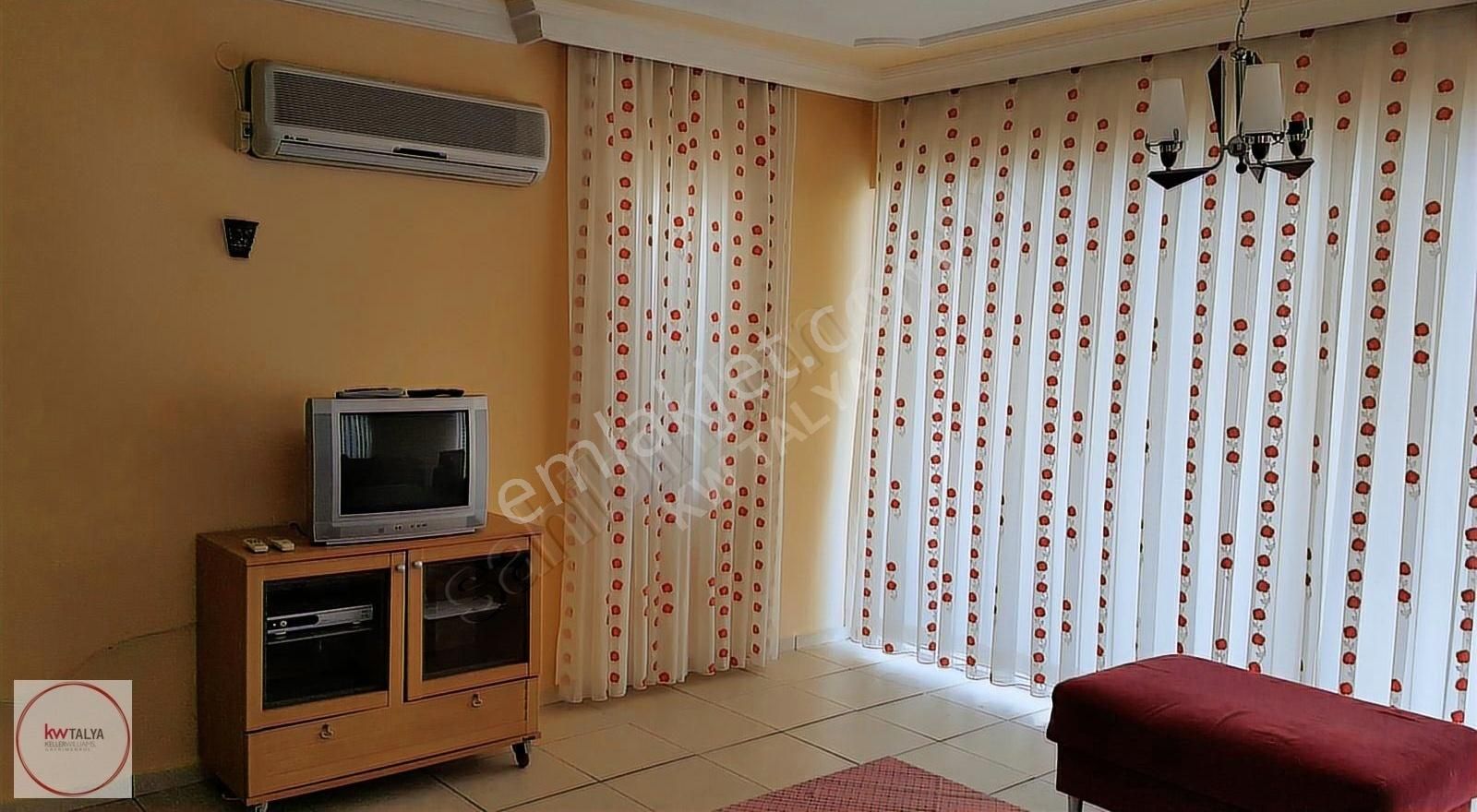 Güzeloba Turizm Yolunda Sitede Havuz Cepheli 2+1 Satılık Daire