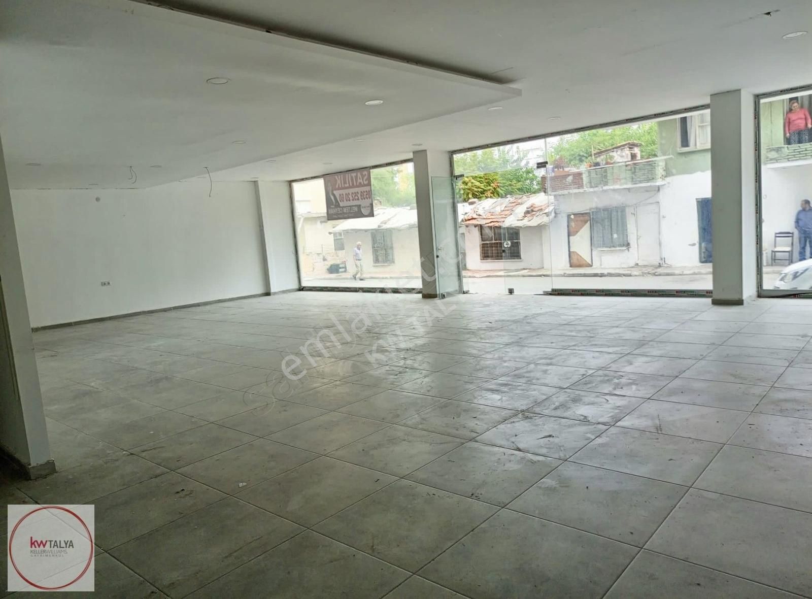 Muratpaşa/üçgen Mah. Markantalya Yakını 350 M2 Kiralık Dükkan