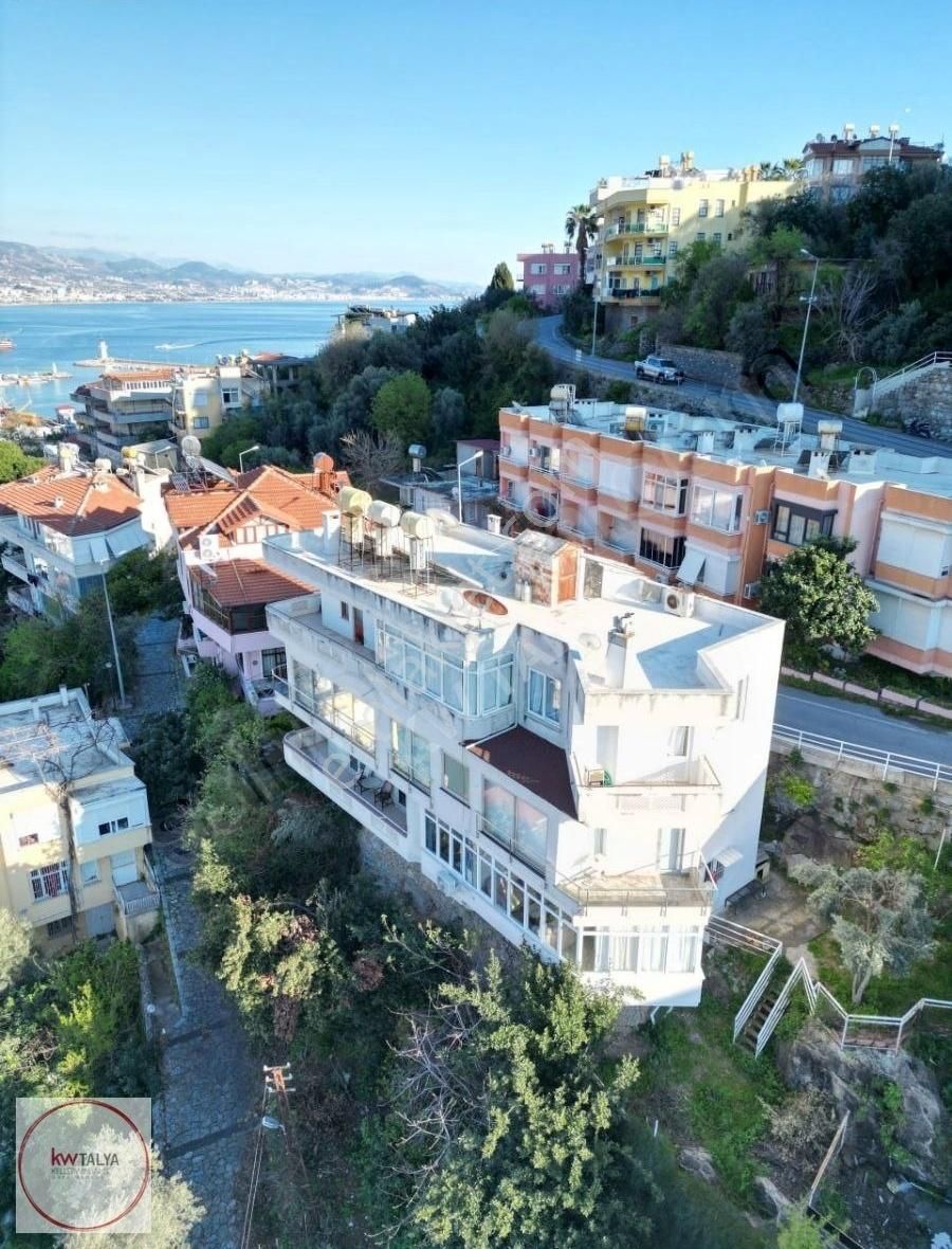 Alanya Kaleyolu Üzerinde Şehir Ve Deniz Manzaralı Satılık 2+1