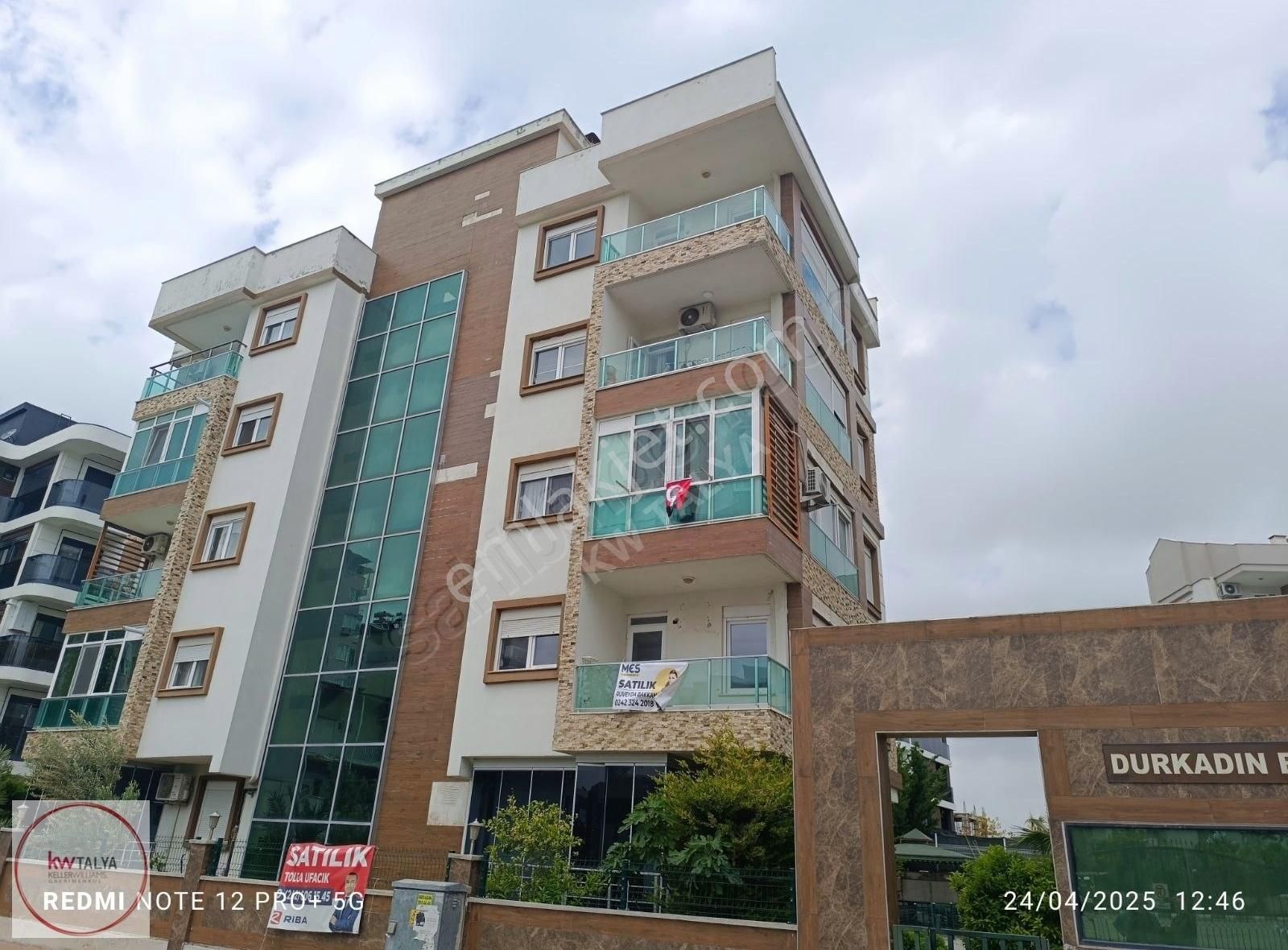 Güzeloba Mahallesi'nde 1+1 Yüzme Havuzlu Kiralık Daire