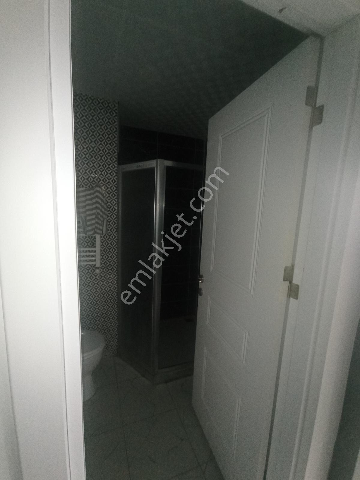 Barış Emlaktan Sırın Karşıyakada Kiralık 2+1 Eşyalı Daire