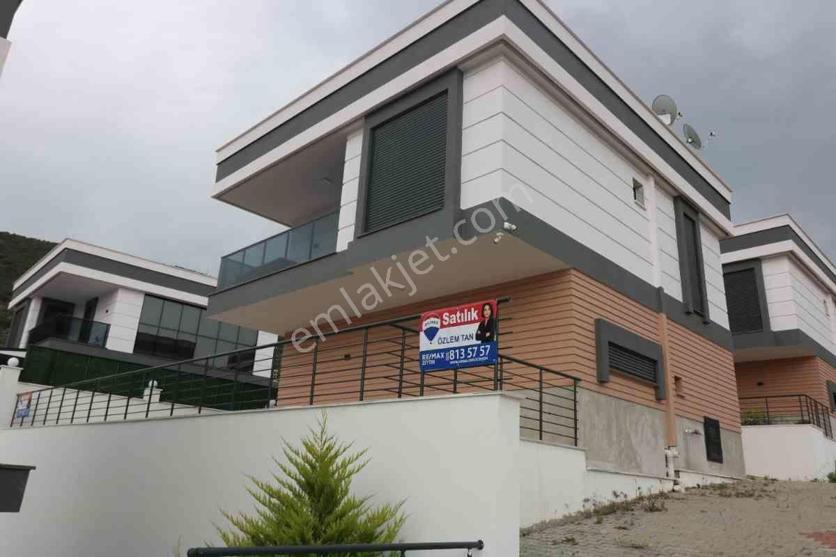 Denız Manzaralı Müstakıl Havuzlu Ve Eşyalı Vılla