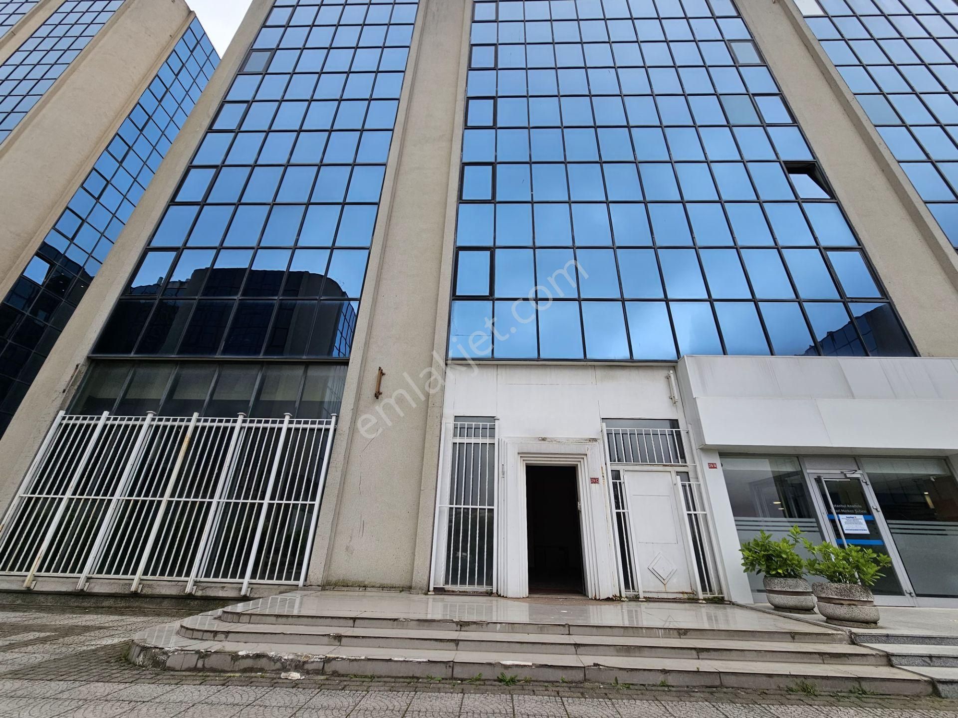 Yeni Sahra Metro Çıkışı Golden Plaza Da Kiralık Dükkan - Mağaza