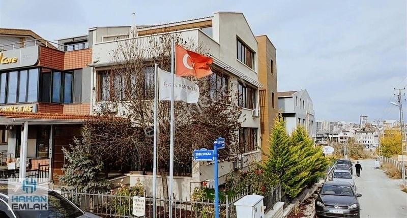 Yaşamkent Mah.eskişehir Yoluna Yakın 3 Katlı Satılık Komple Bina