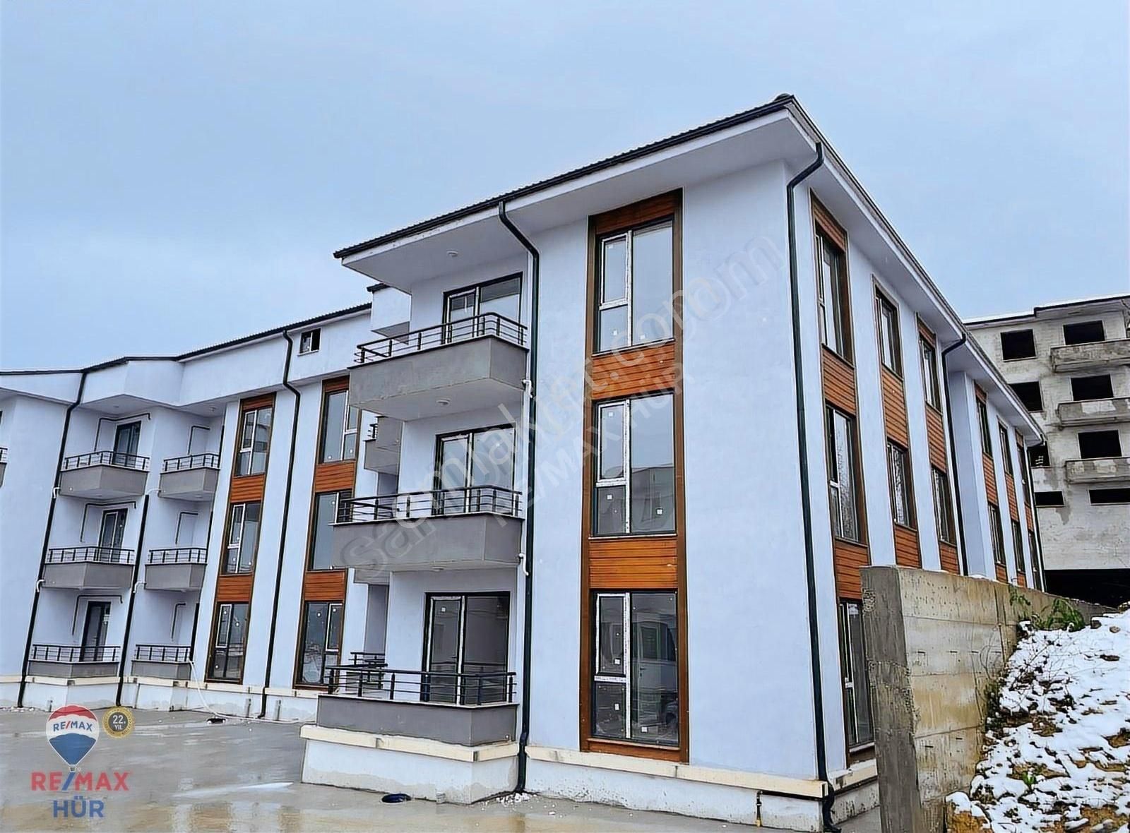 Remax Hür Esra Zurnacı'dan Ferizli'de Satılık Fırsat Daire !!!