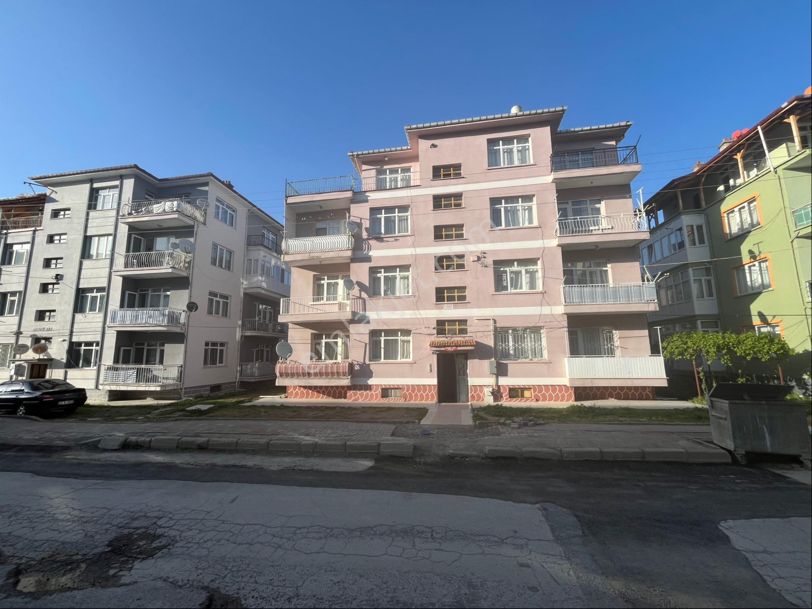 Erden Emlaktan Yarenler Mahallesinde İçi Yapılı 2+1 Daire