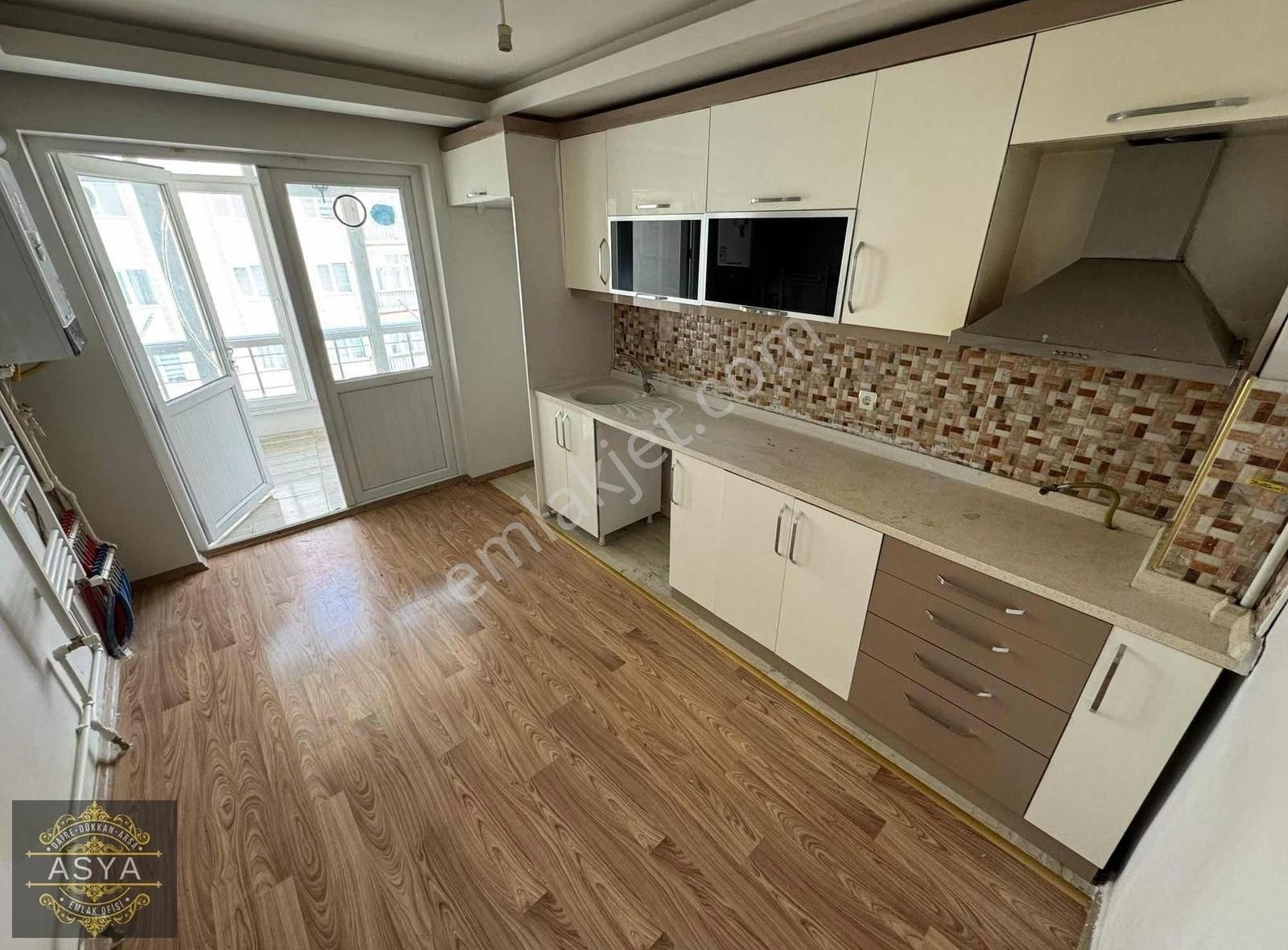 Osmangazi Cadde Önü Ara Kat Asansörlü Full Yapılı 3+1