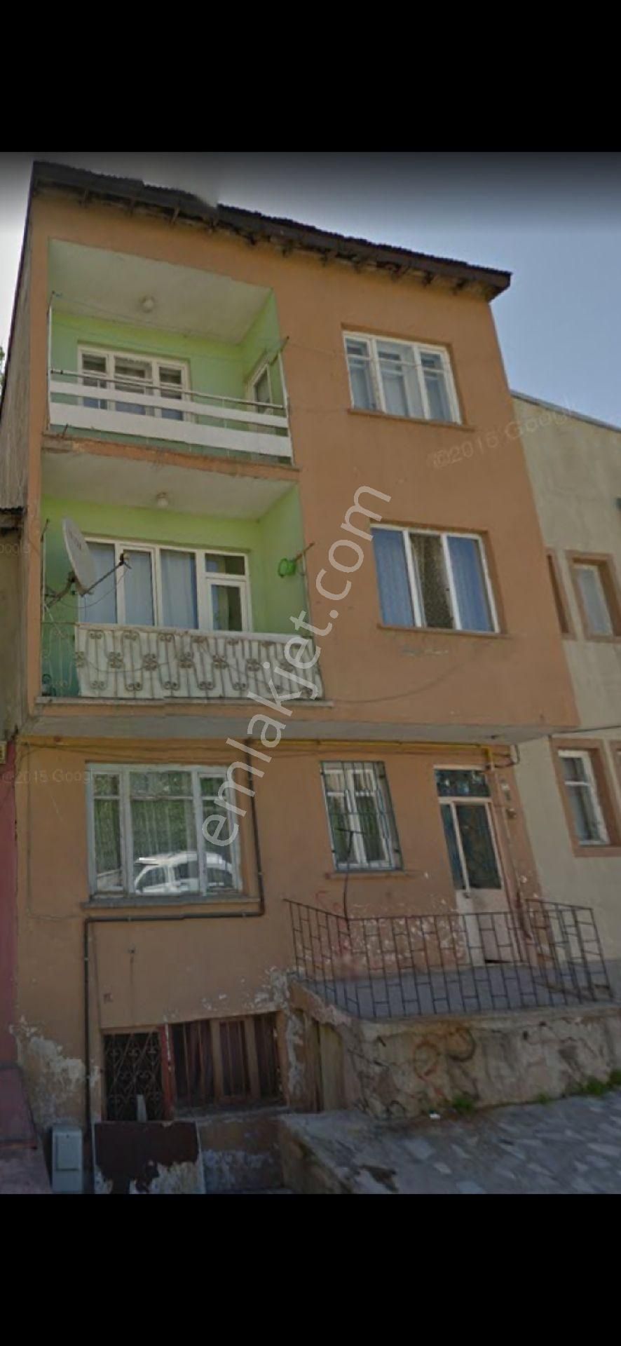 Erzurum Merkezde Satılık 3 Katlı Bahçeli Müstakil Ev