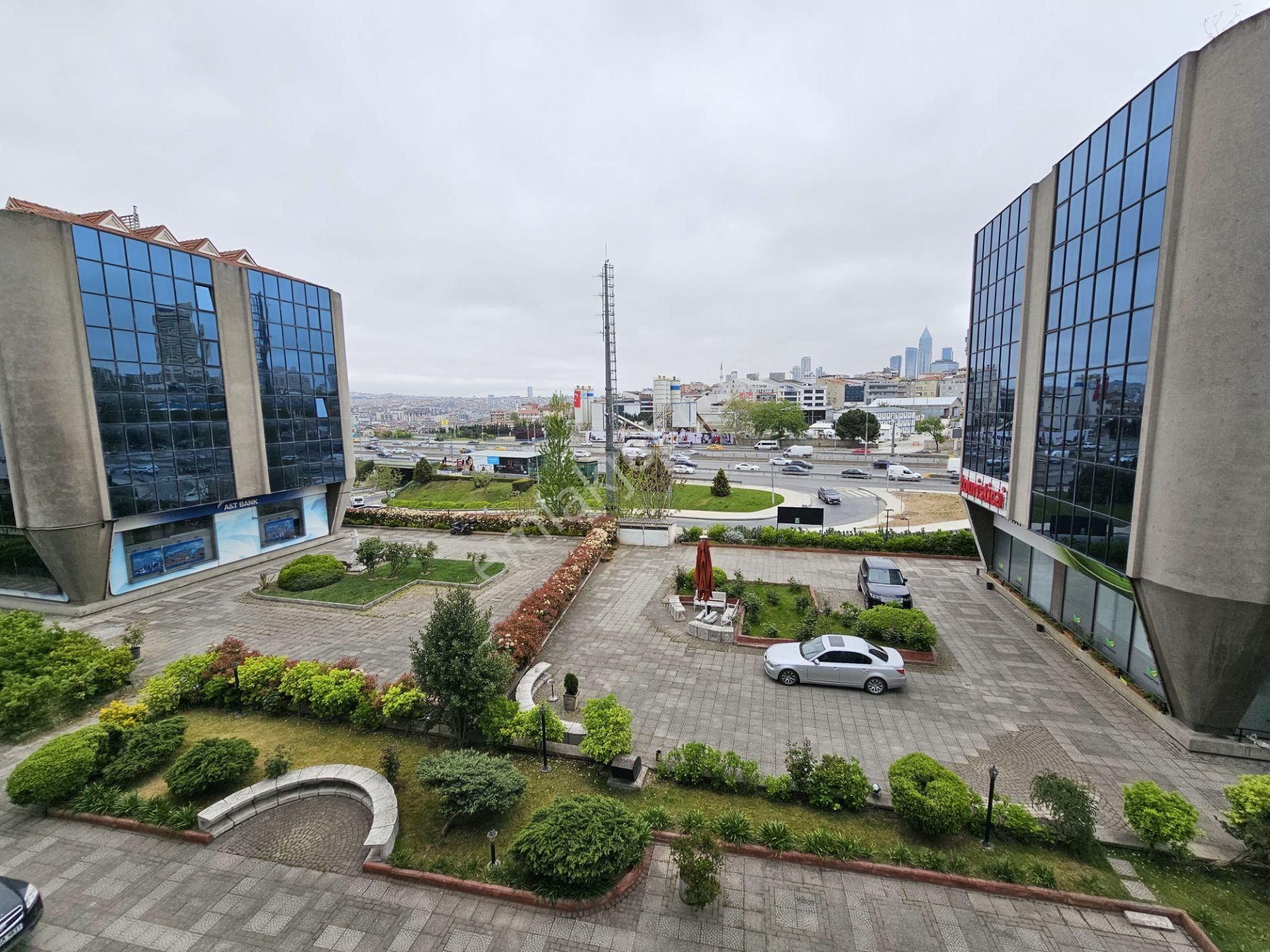 Yeni Sahra Metro Çıkışı Golden Plaza Da Kiralık Ofis Katı