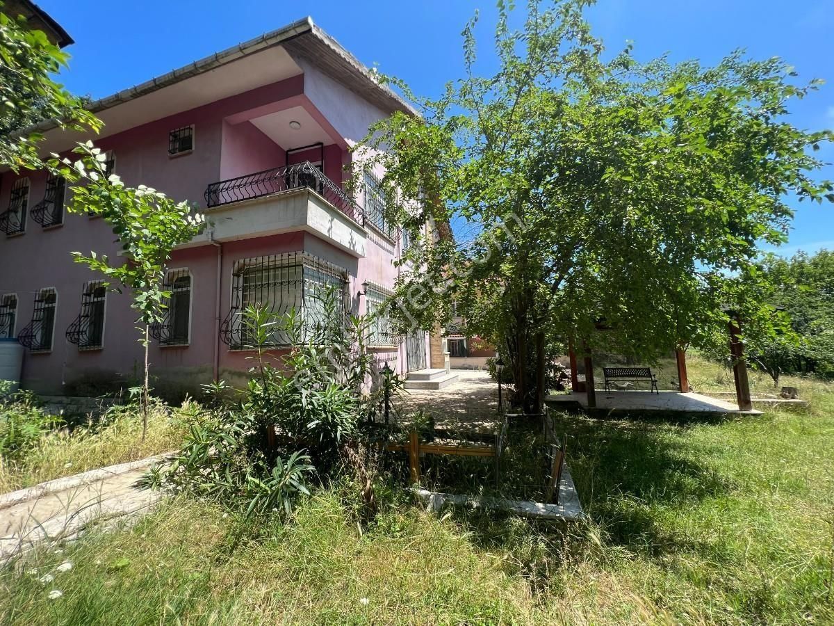 Kemerburgaz Göktürk Ağaçlı Köyünde Kiralık Villa