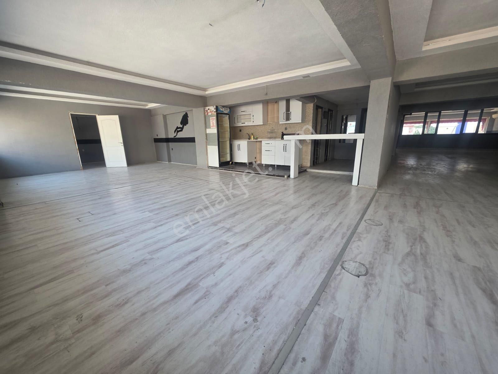 Yalova Merkez Cumhuriyet Caddesinde Kiralık İşyeri