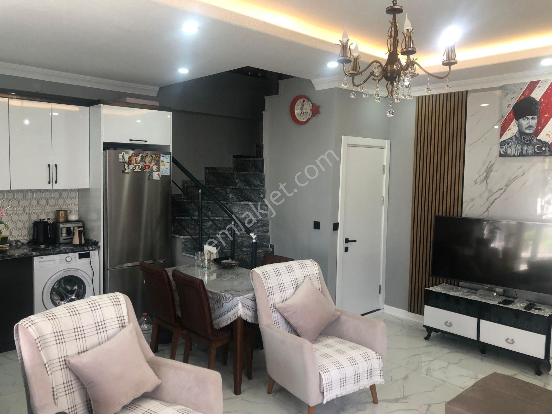 Kocaali'de Plaja Yakın 3 Katlı Bahçeli Villa
