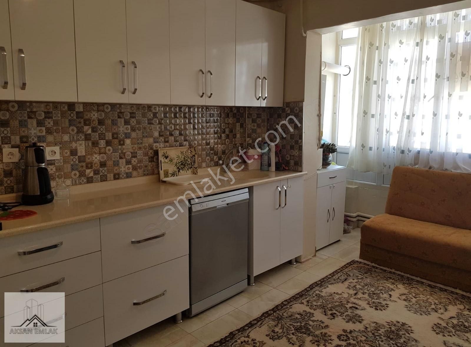 Aksan Emlak'tan Hikmet Işık Cd. 3+1 Satılık Yapılı Daire!