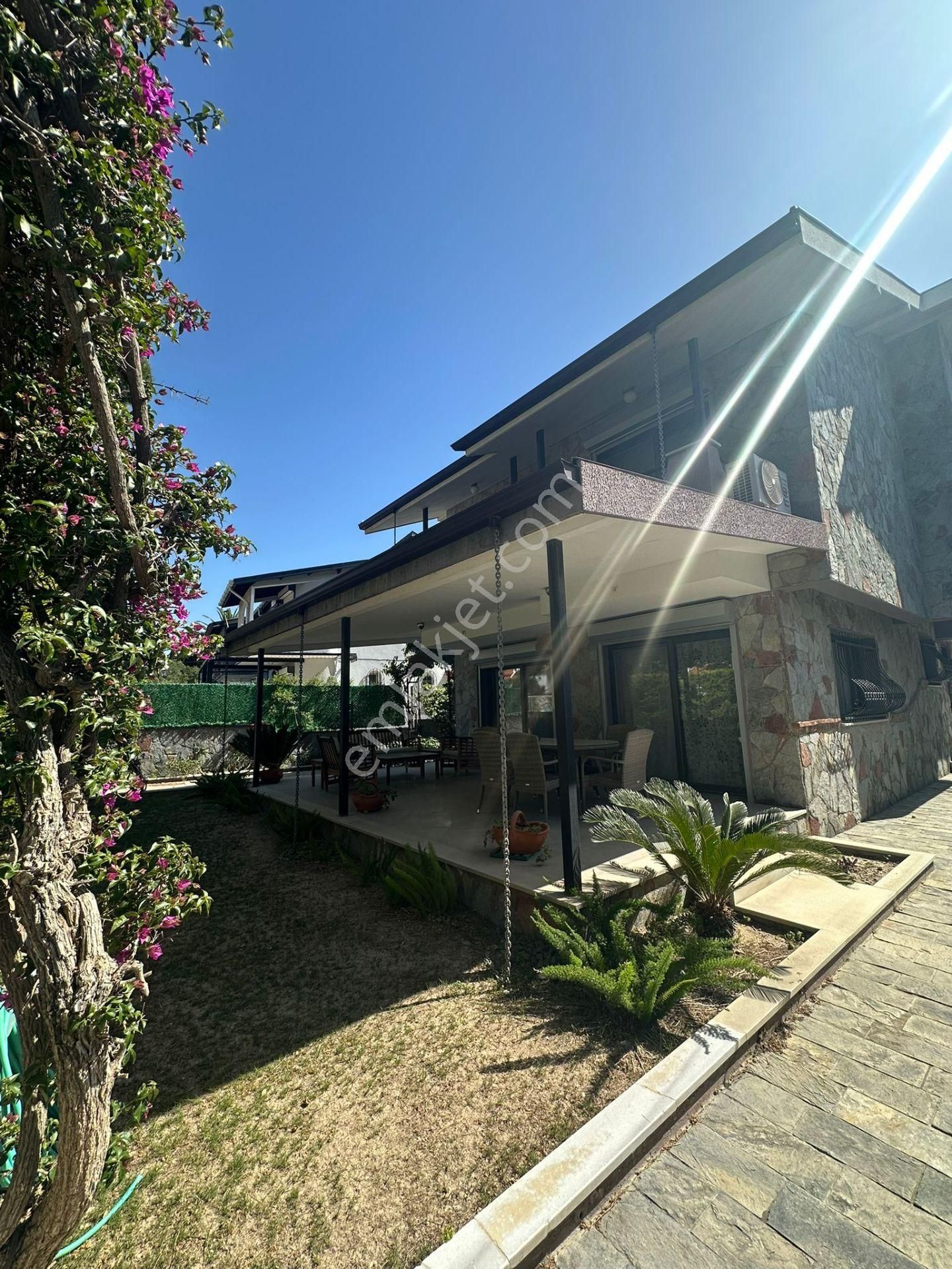 Alaçatı Gayrimenkulden Alaçatı Çamlıkyol Yakını Sezonluk Kiralık Villa