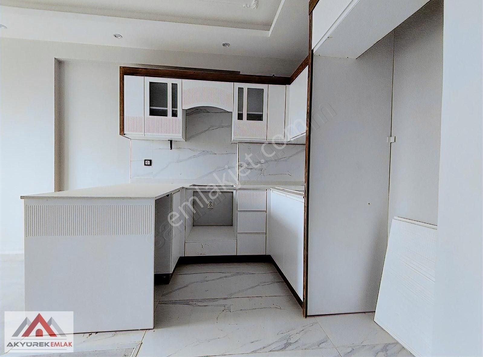 Akyürek'ten Mezitli Seymenli Mh'de Deniz Manzaralı Kiralık Daire