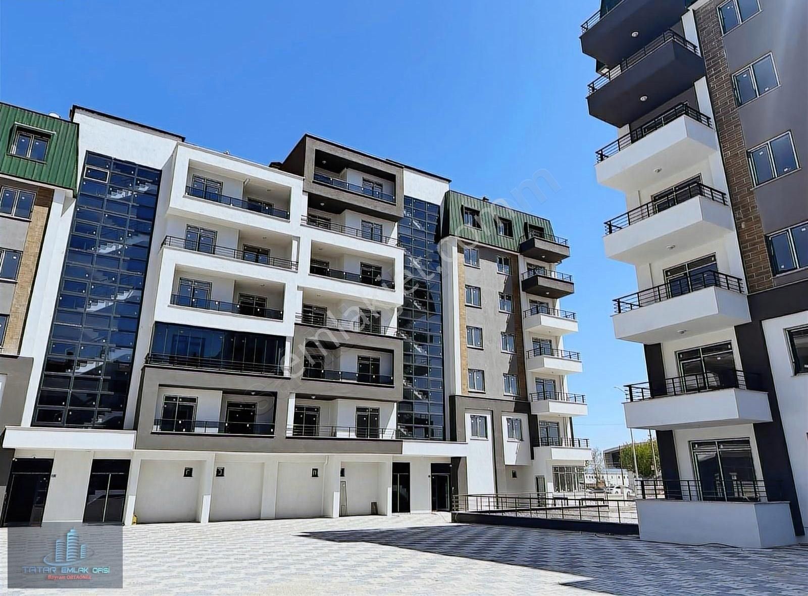 Fetih Caddesi Ve Tramvaya Cepheli Site İçi Çok Genis Arakat 4+1