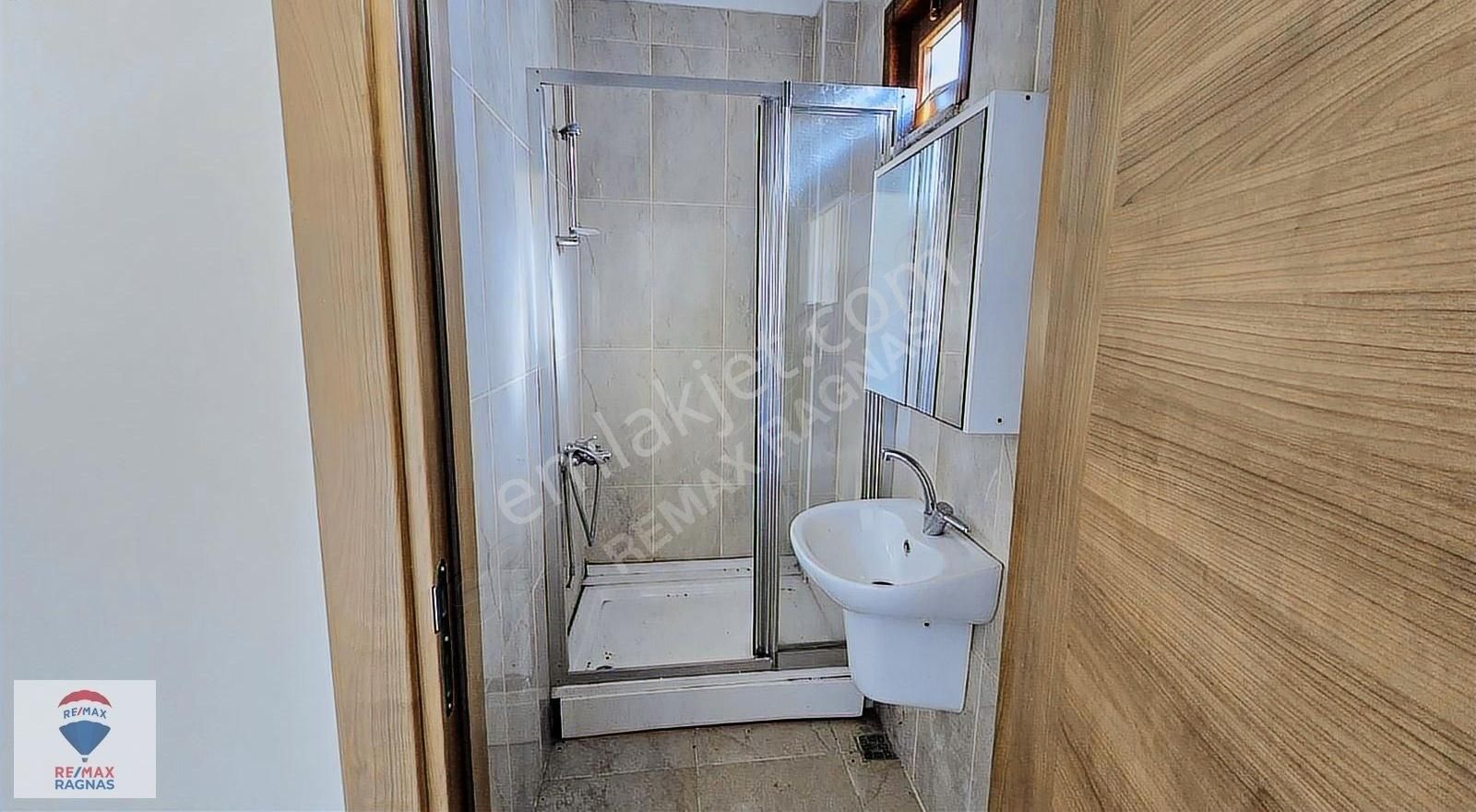 Çekmeköy Taşdelen Site İçinde 2+1 Daire Krediye Uygun Satılık
