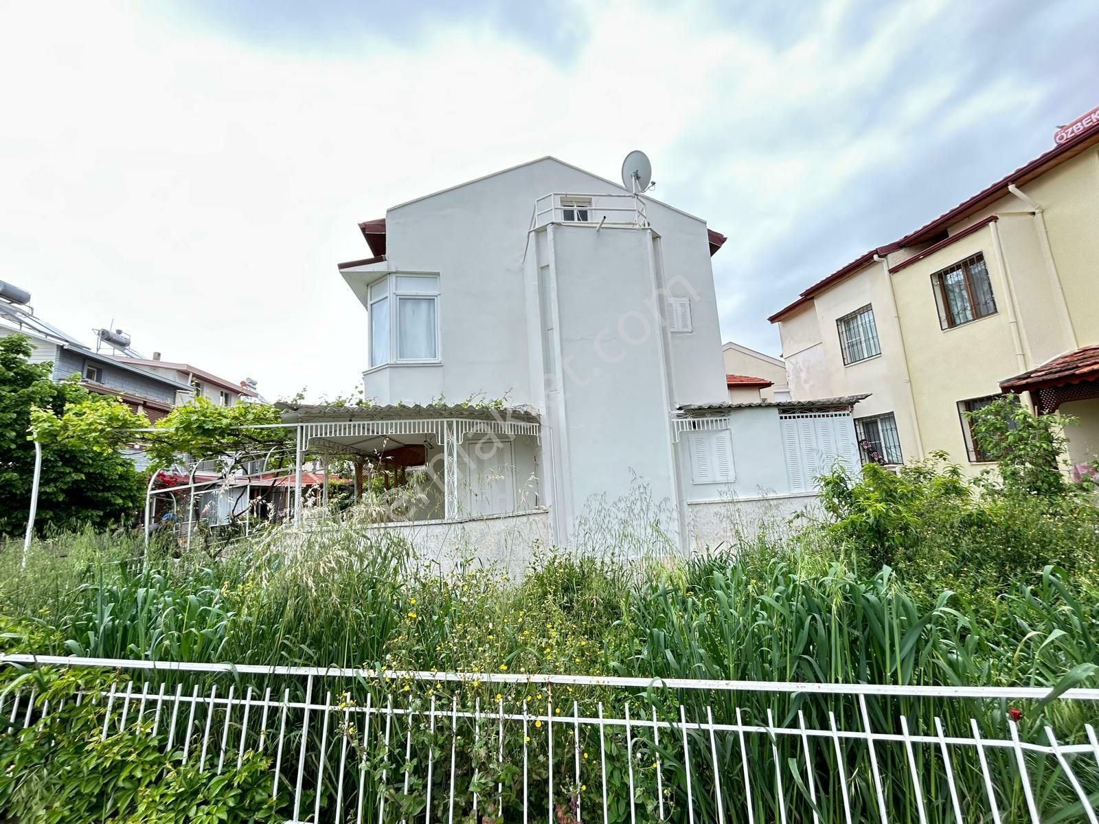 Kusadası Davutlarda 3+1 Ikız Vılla