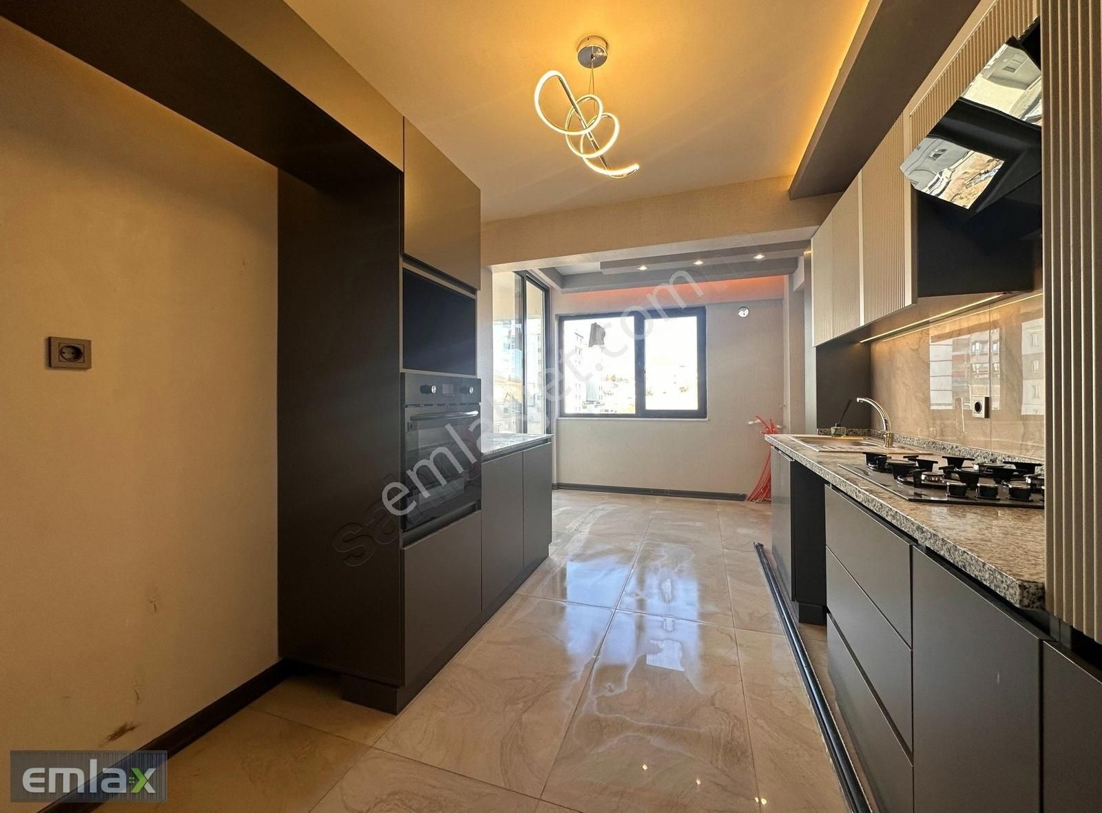 Emlax'tan Pursaklar Saray 'da Yerden Isıtmalı Sitede Lüx 2+1