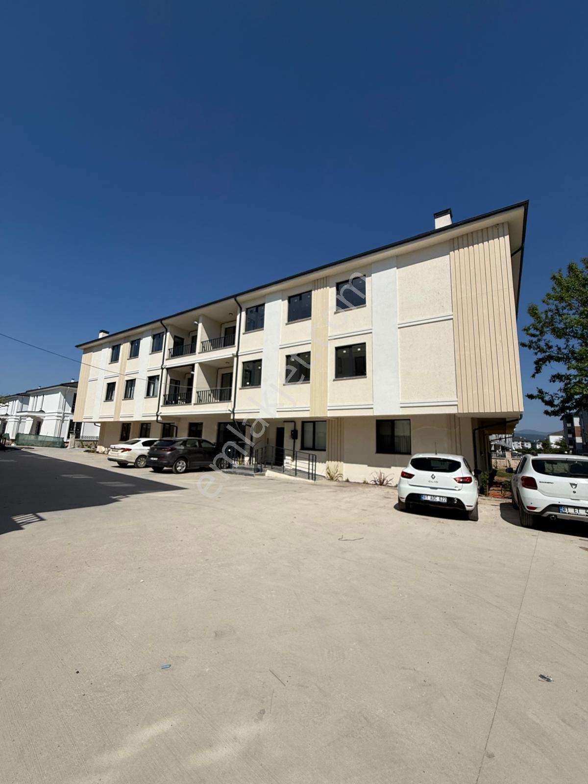 Beyciler'de Lalezar Bahçe Sitesinde 2+1 Kiralık Daire