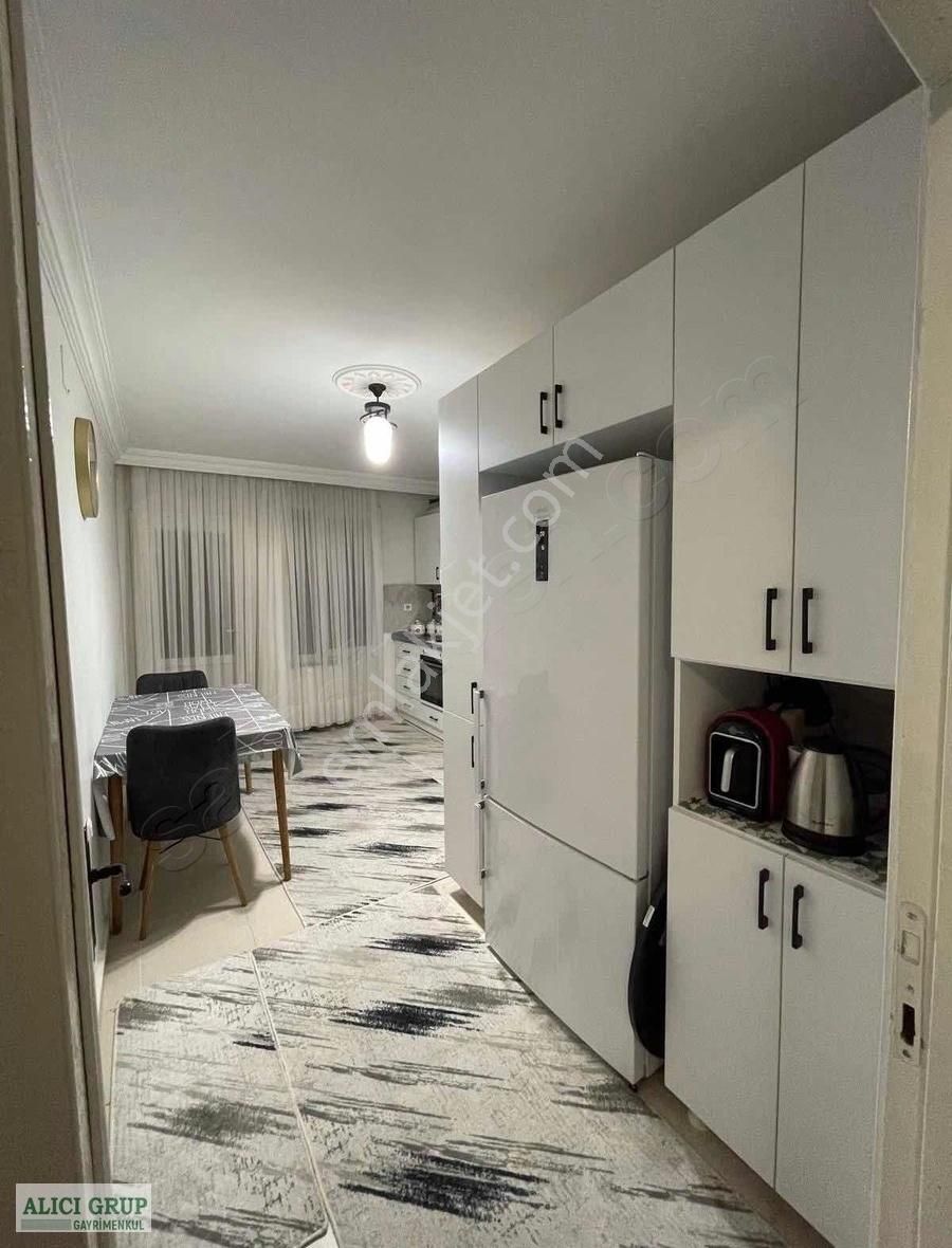 Fatihmetro İst Civarı Azkatlı Çokgeniş 4+1 Kapalım+kilerli Daire