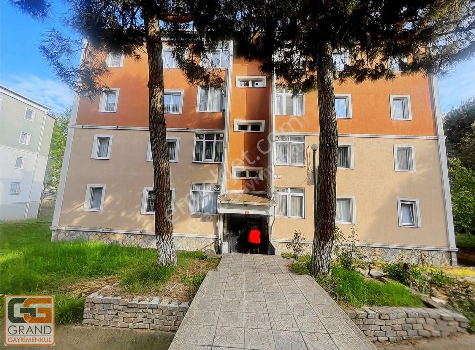 Grand/4015 Ada Sitesinde Temiz 2+1 Satılık Daire