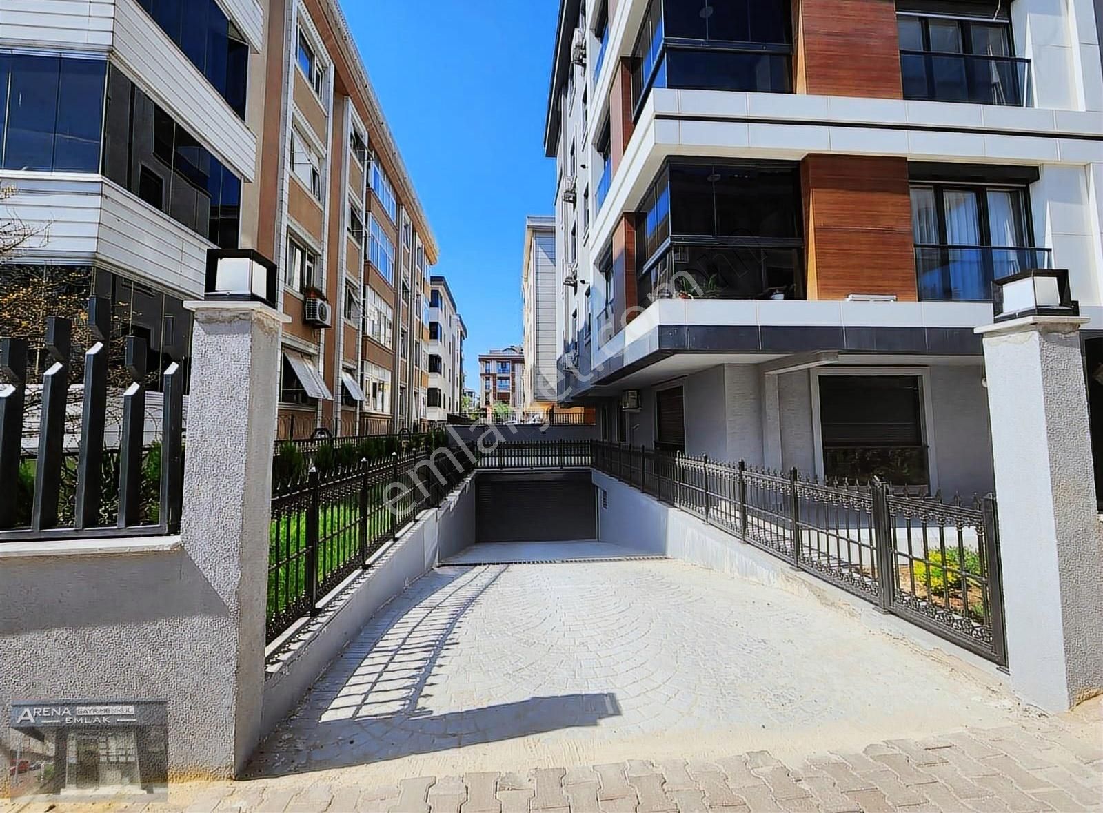 Bahçelievler Merkez Mah. Sıfır Binada 2+1 85m2 K.otoparklı Giriş