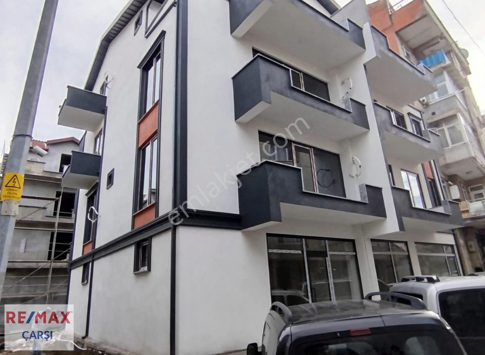 Tabela Değeri En Yüksek Caddede, Kiralık 75 M2 Dükkanlar