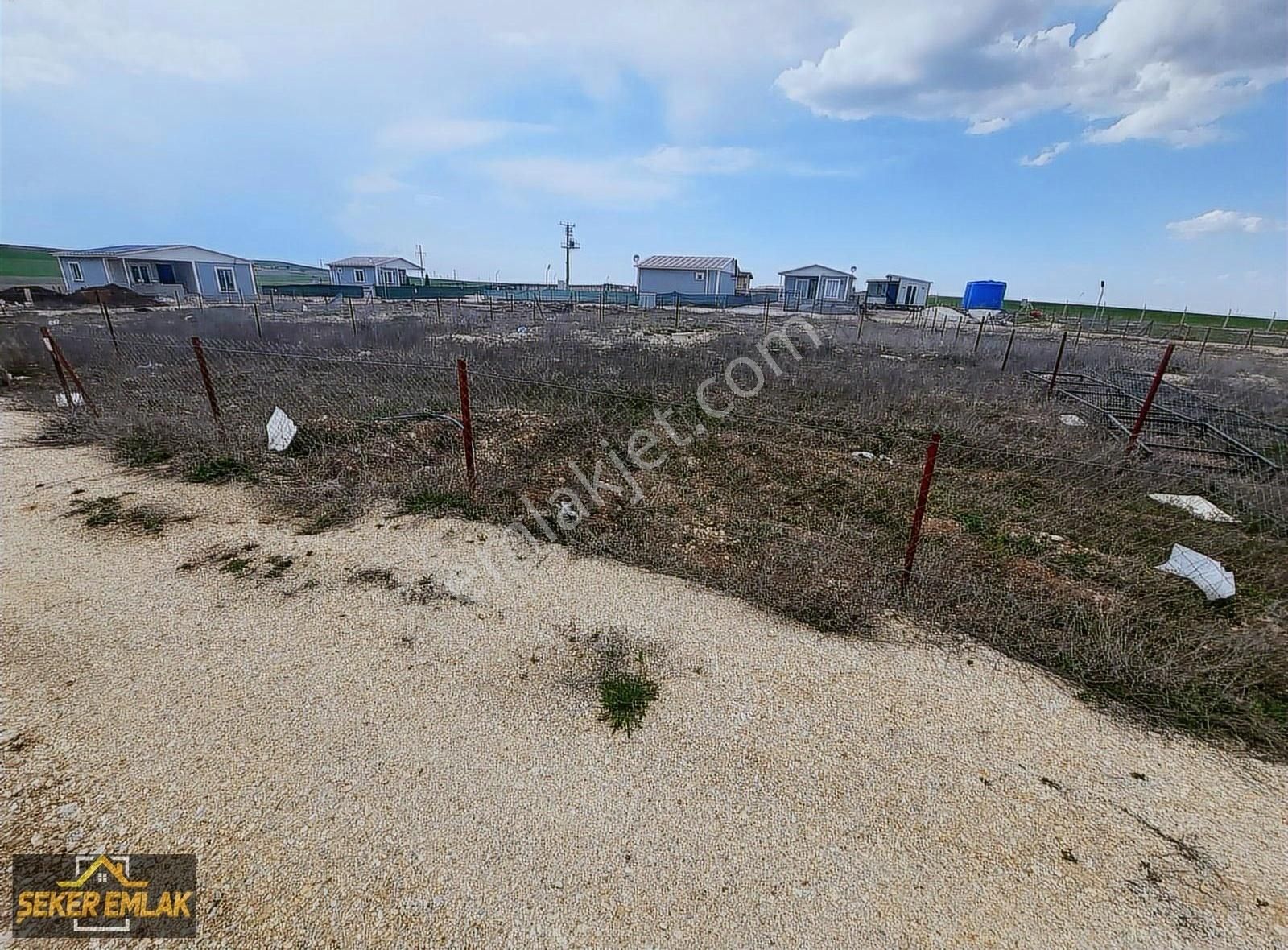 Şeker Emlaktan Akpınar Da 300 M² Koop. Hisseli Bahçe Yeri