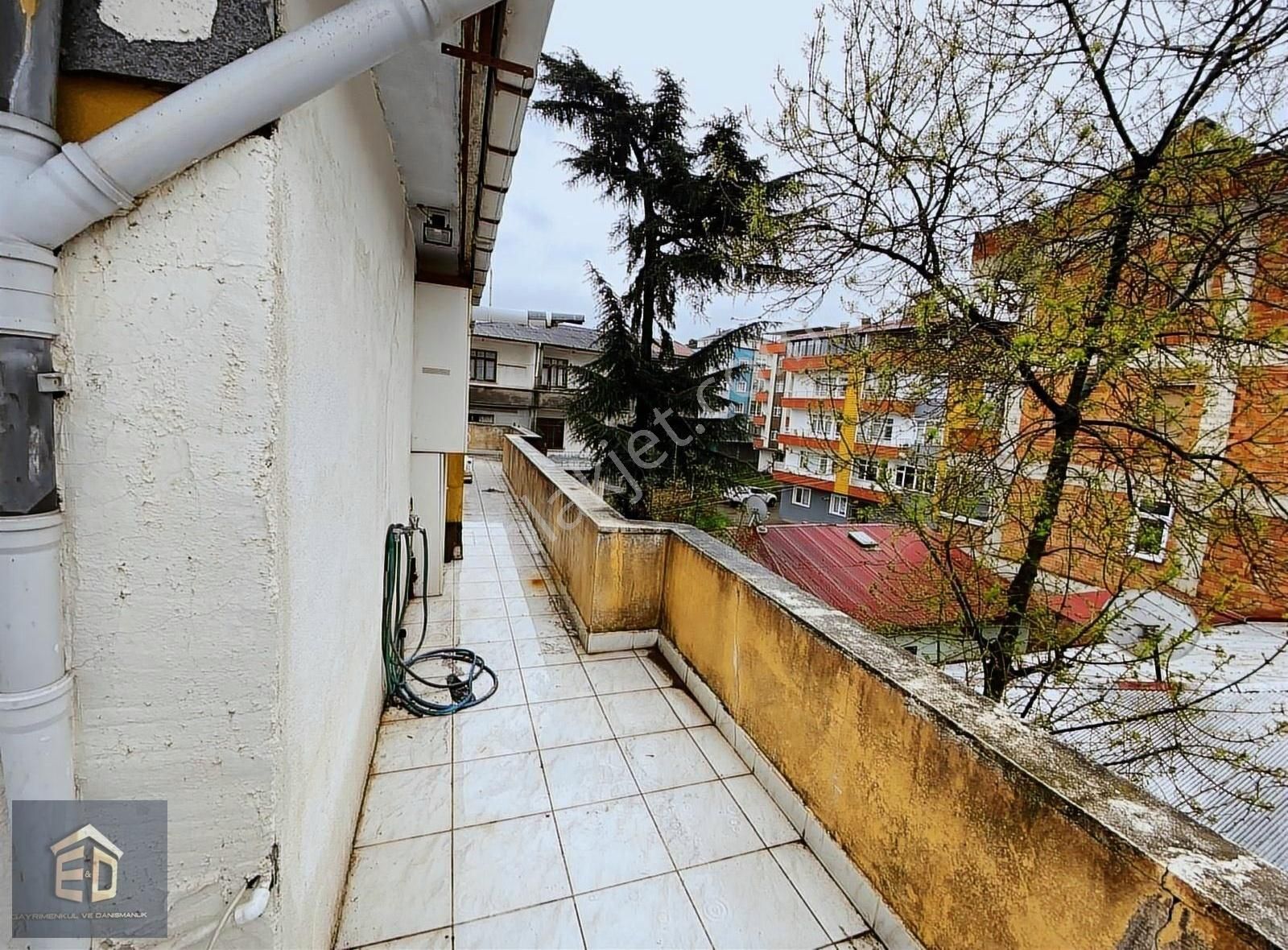 Pelitli'de Kiralık 2+1 Doğalgazlı Çatı Katı Daire