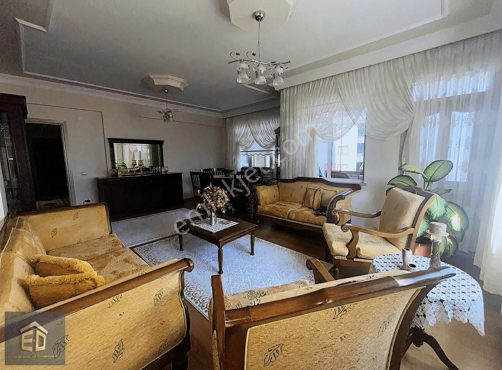 Sürmene Merkez'de Satılık 3+1 Doğalgazlı Daire