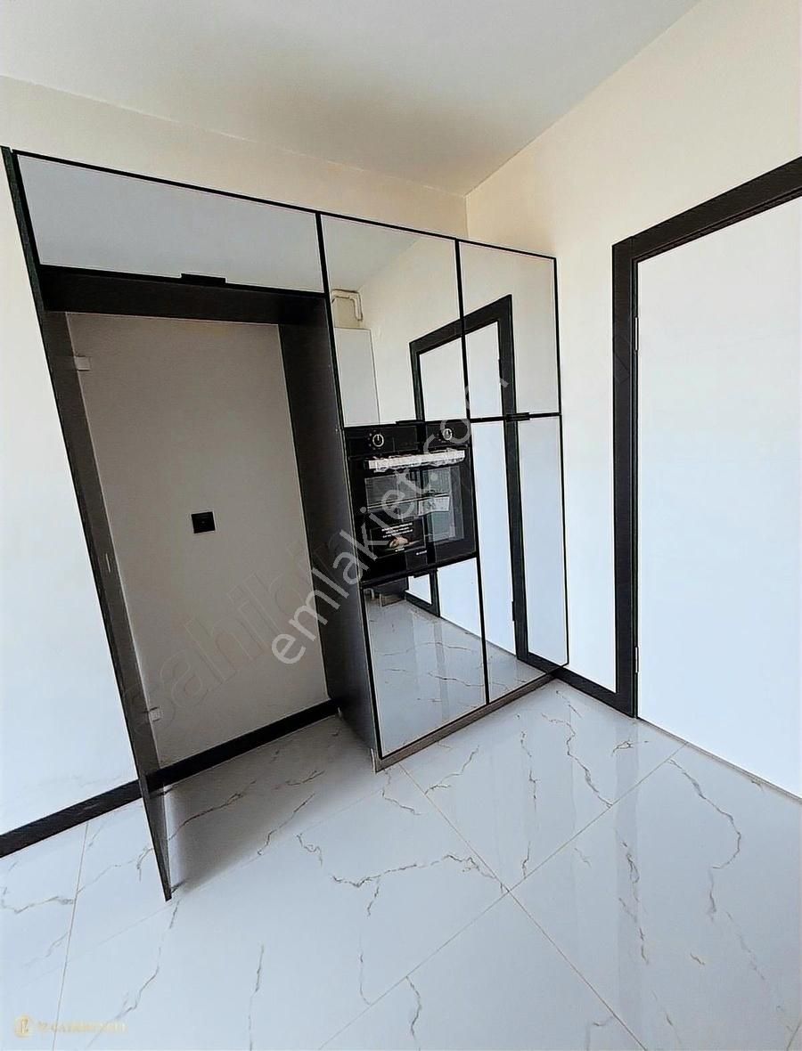 Çanakkale Kale Konfor Sitesinde Kapalı Mutfak Satılık 3+1 Daire - Görsel 14